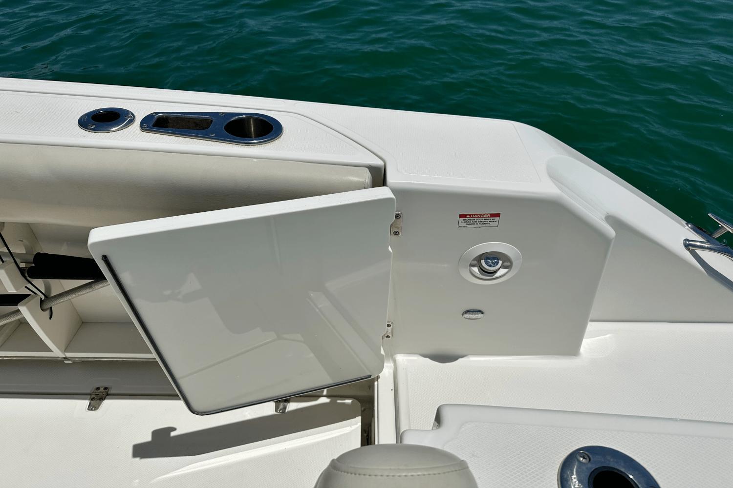 2018-boston-whaler-380-outrage-power-9825530-982299684-0-120620251136-77