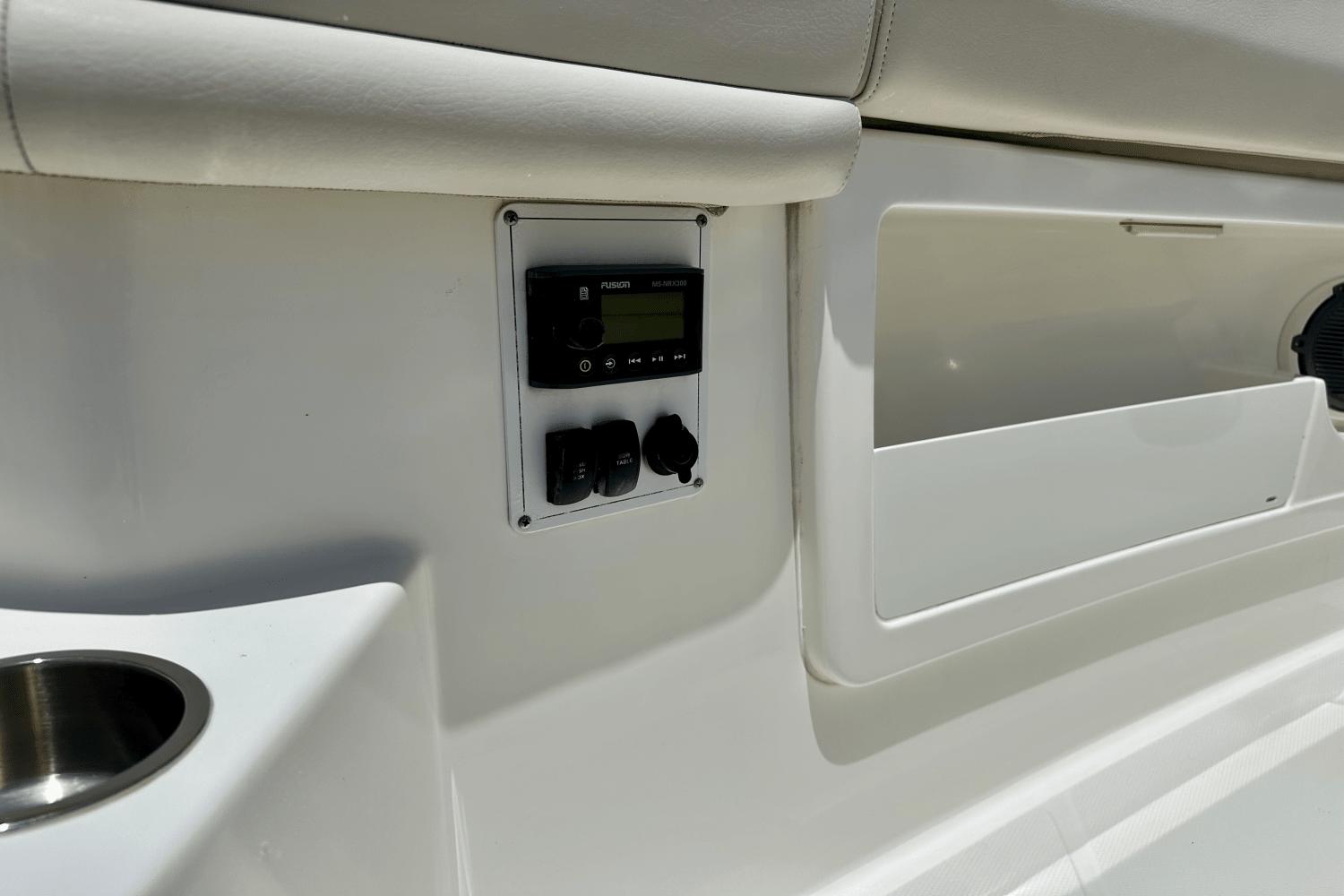 2018-boston-whaler-380-outrage-power-9825530-982299692-0-120620251136-84