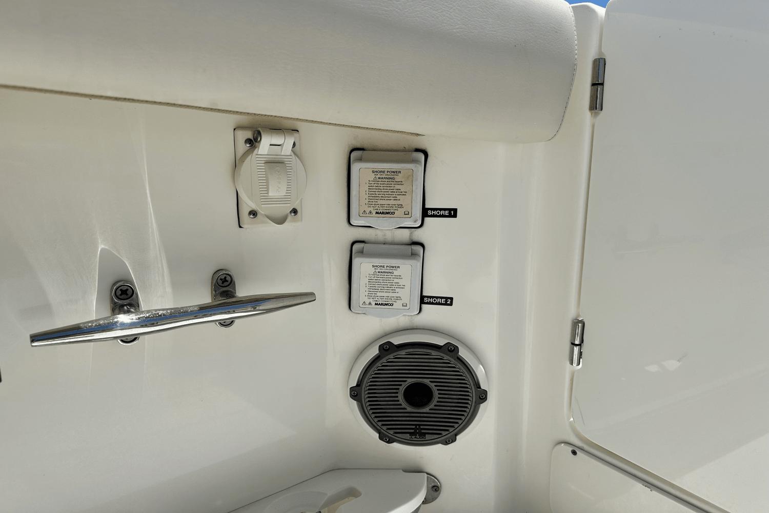 2018-boston-whaler-380-outrage-power-9825530-982299703-0-120620251136-76