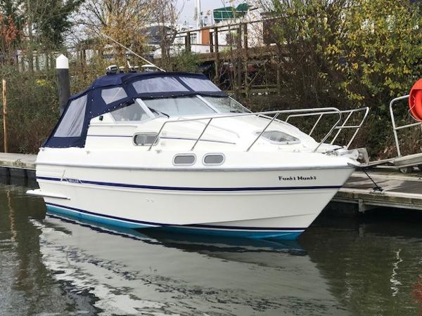 1990 Sealine 255 Senator