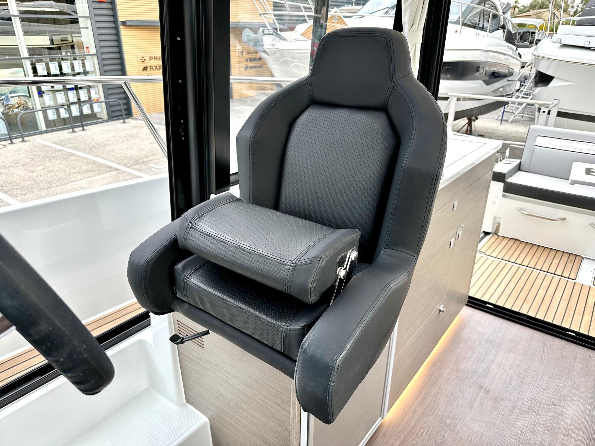 Jeanneau Merry Fisher 895