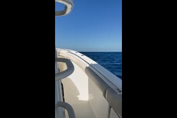 Boston Whaler 330 Outrage video