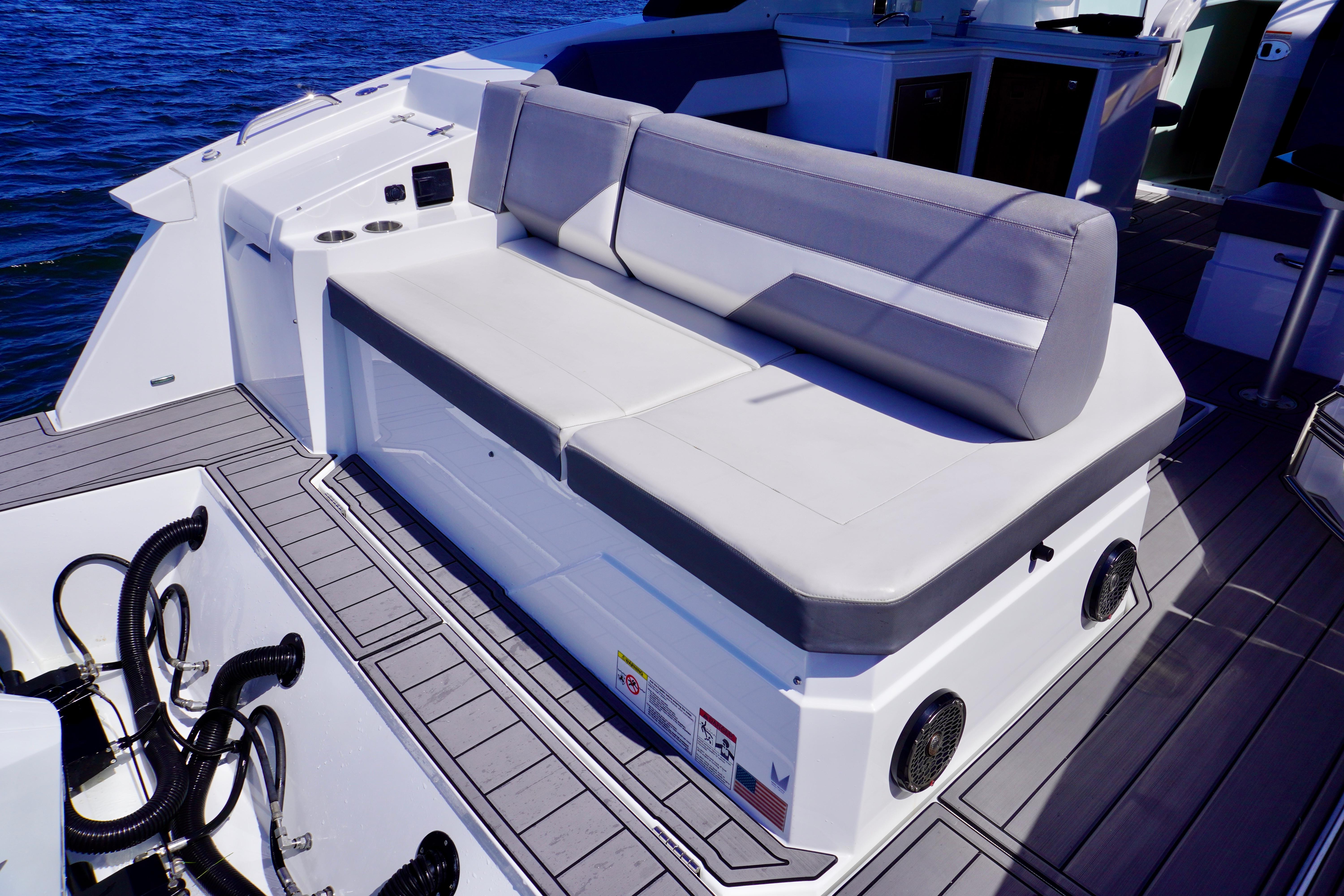 2023-cruisers-yachts-38-gls-ob--power-9775540-20250429101915251-1_XLARGE