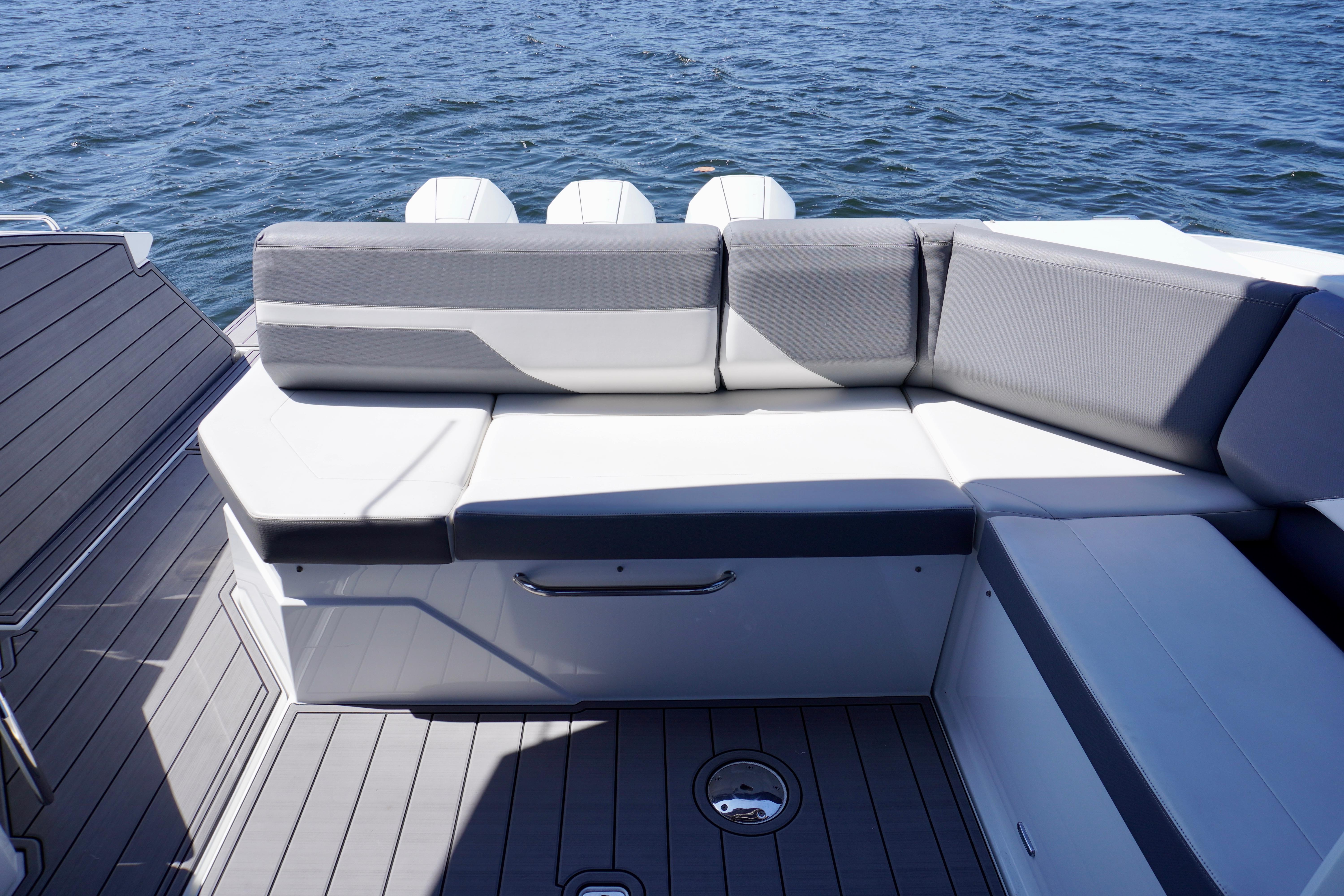 2023-cruisers-yachts-38-gls-ob--power-9775540-20250429101927300-1_XLARGE