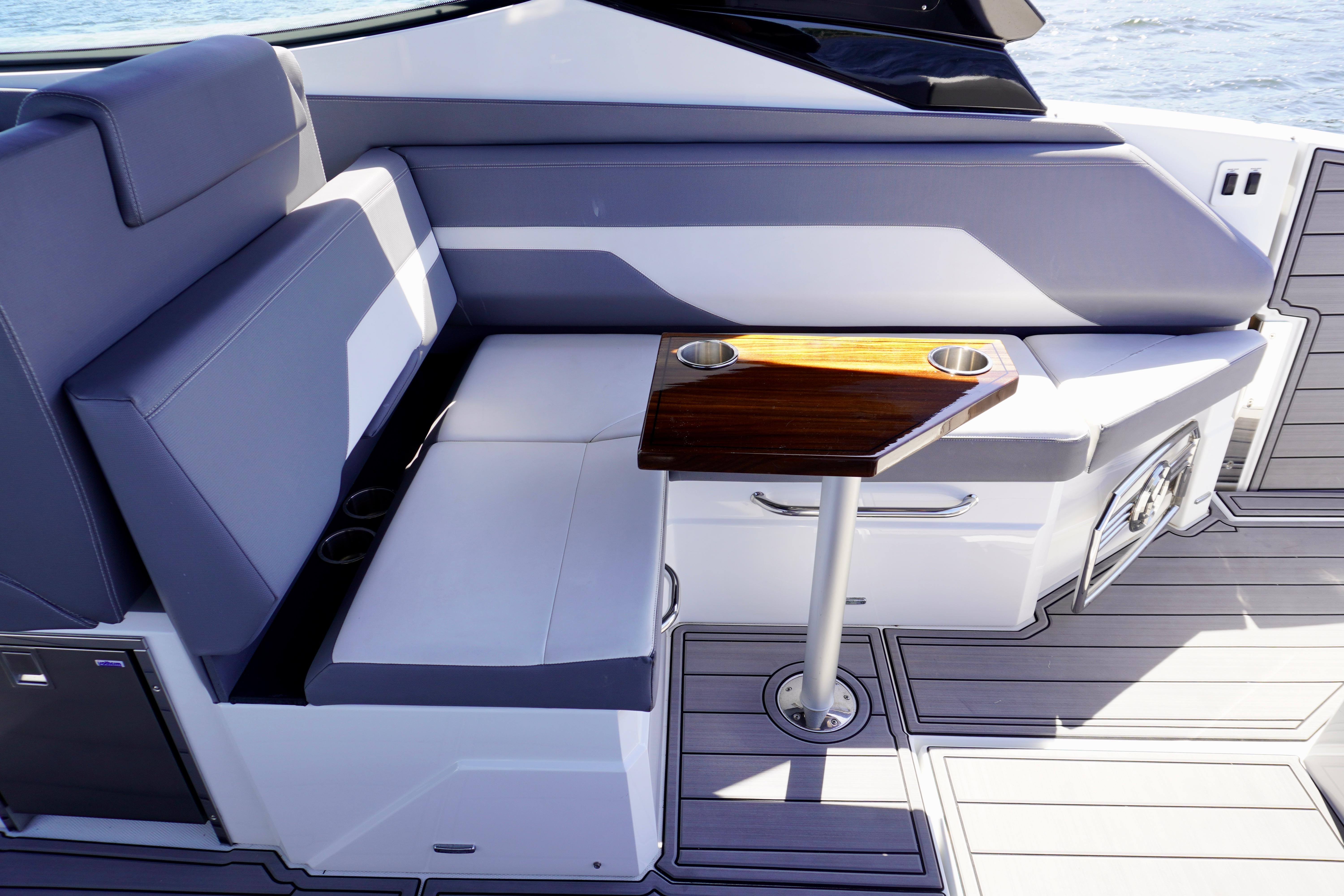 2023-cruisers-yachts-38-gls-ob--power-9775540-20250429101931188-1_XLARGE