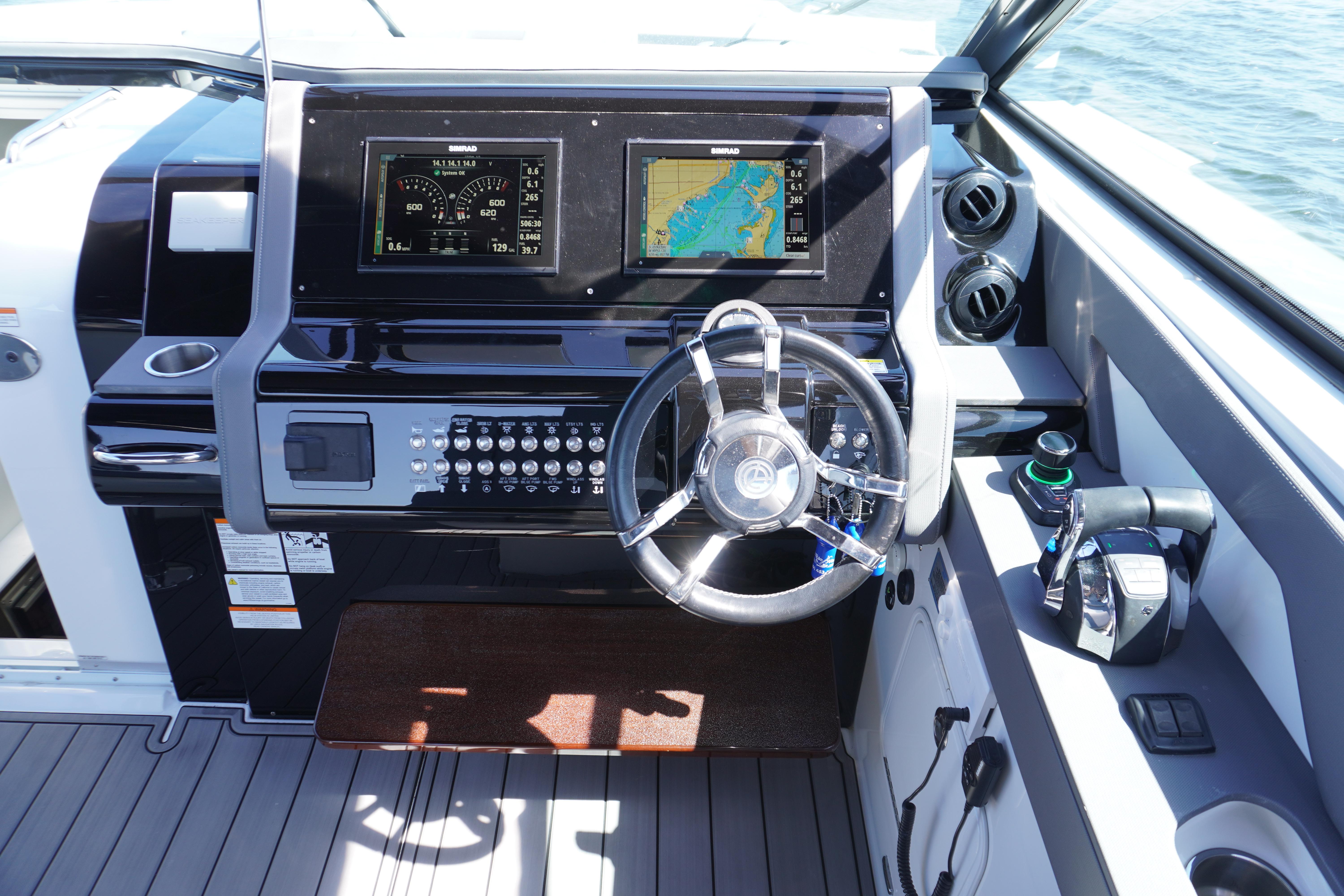 2023-cruisers-yachts-38-gls-ob--power-9775540-20250429101935230-1_XLARGE