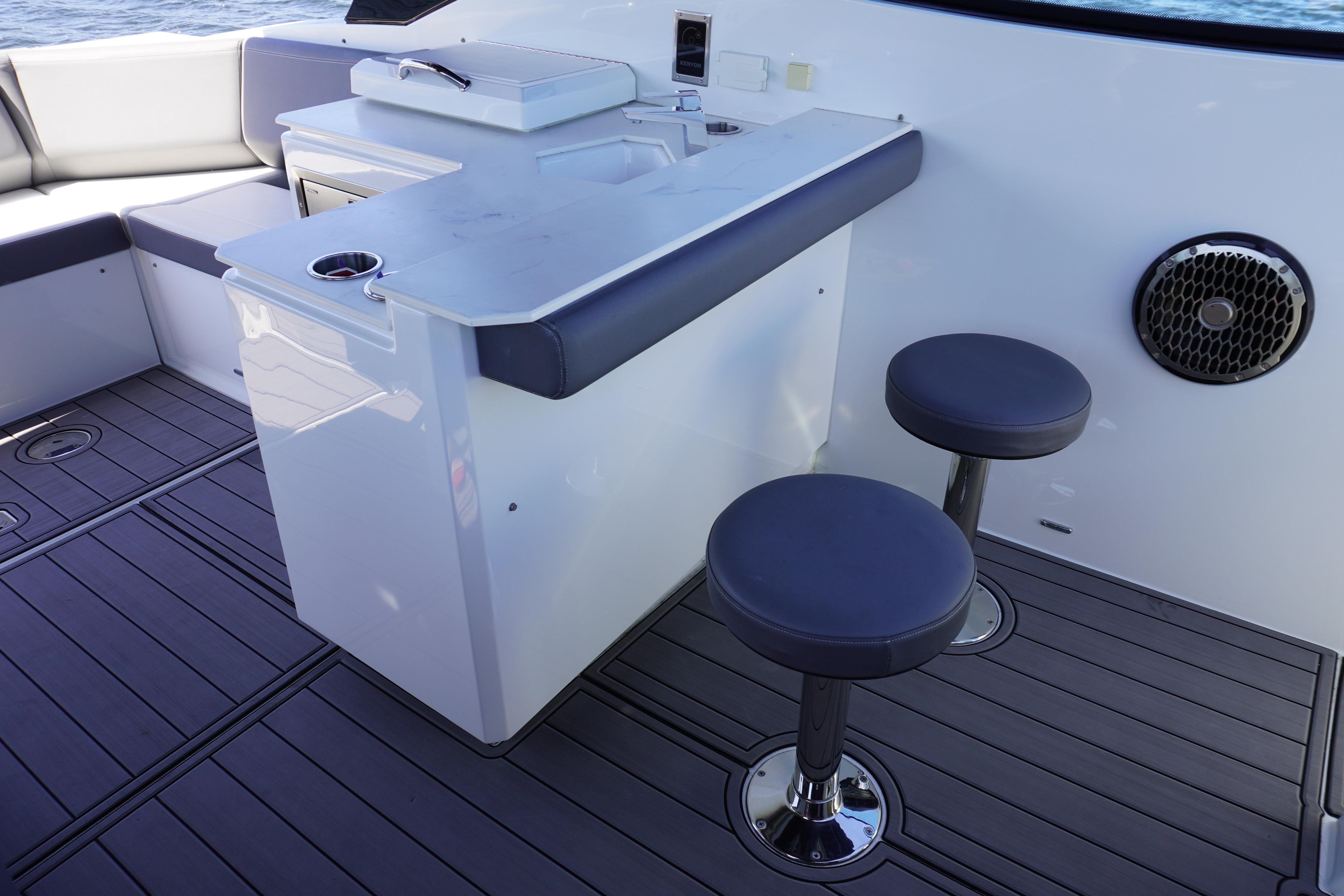 2023-cruisers-yachts-38-gls-ob--power-9775540-20250429101939068-1_XLARGE