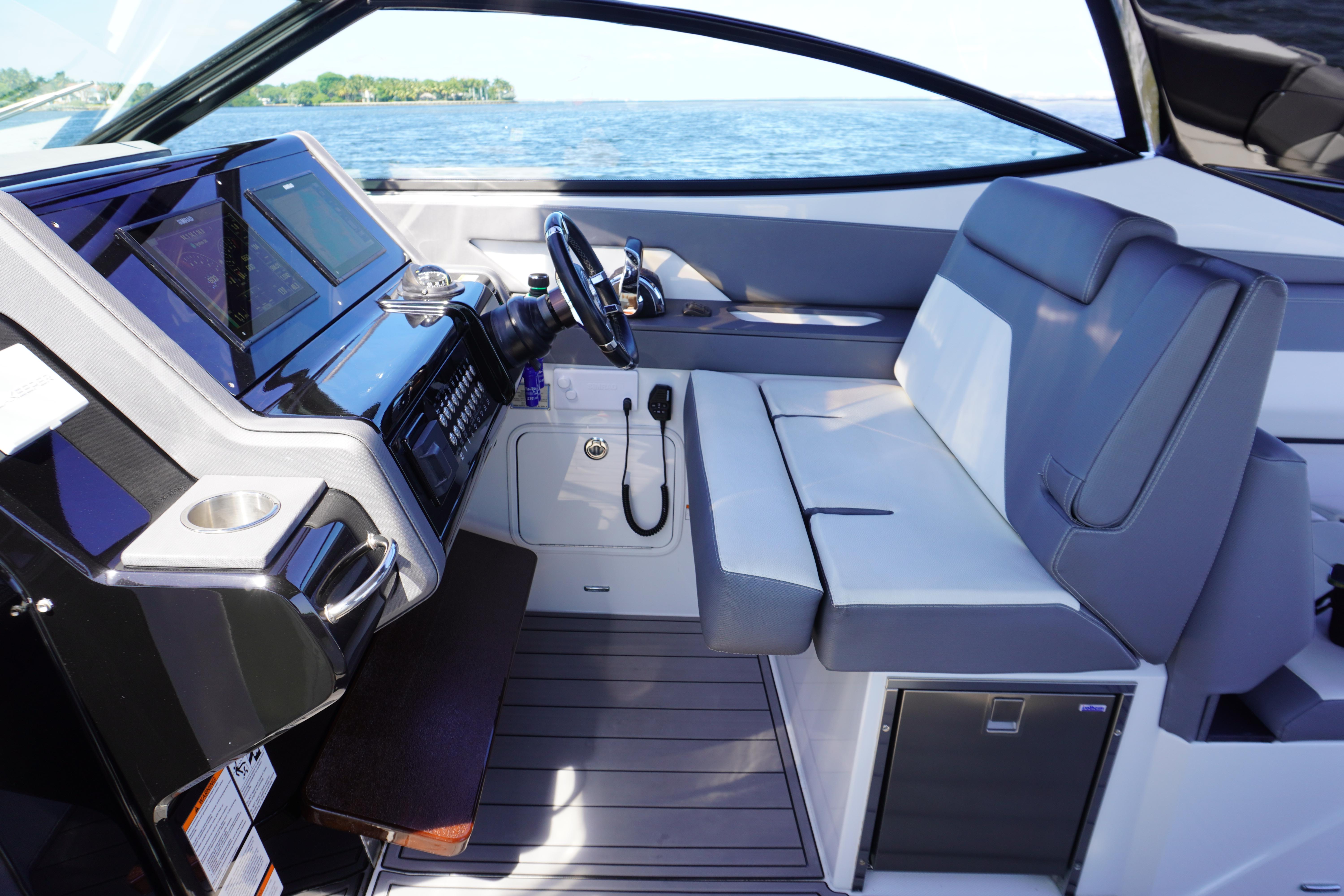 2023-cruisers-yachts-38-gls-ob--power-9775540-20250429101943102-1_XLARGE