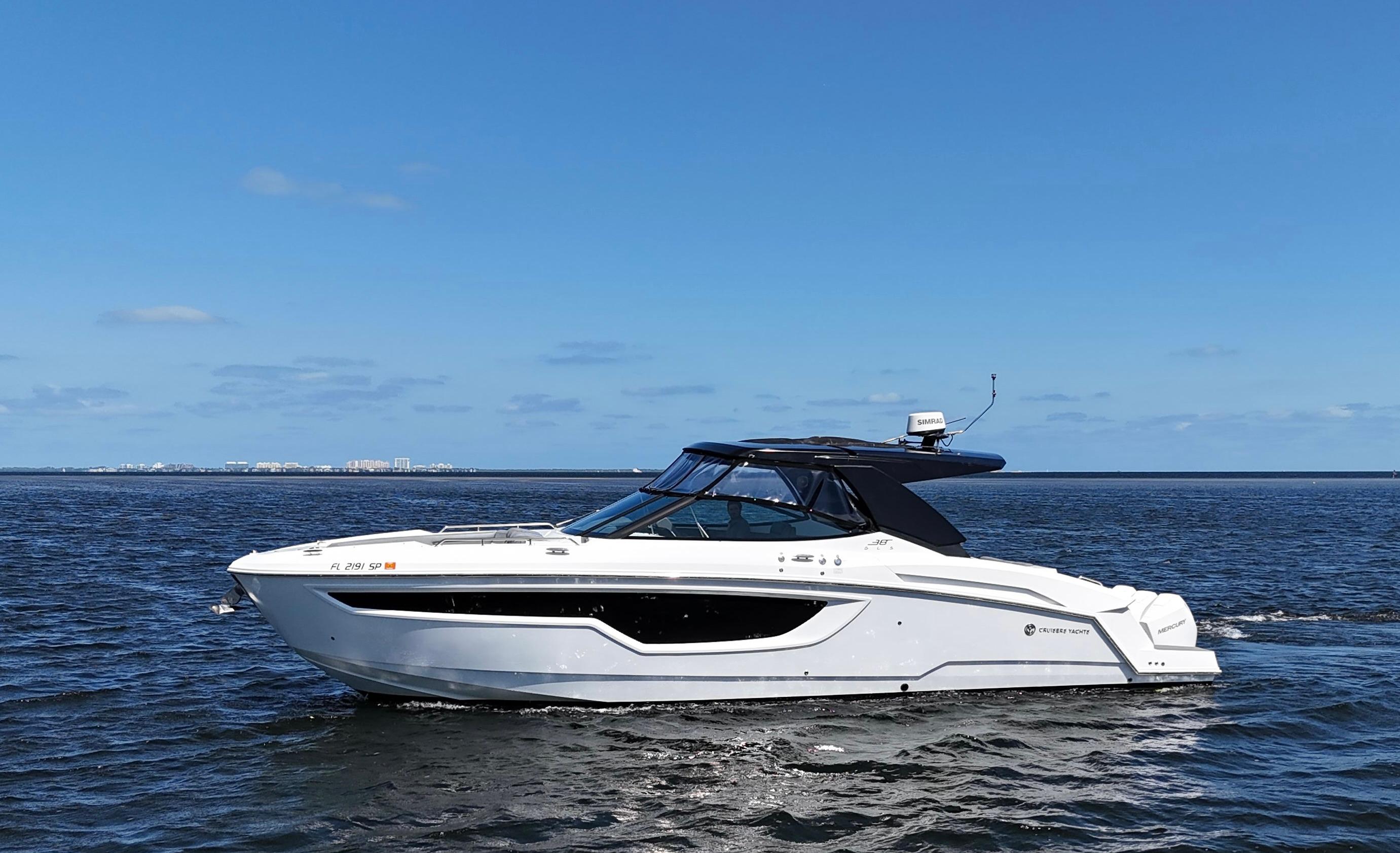 2023-cruisers-yachts-38-gls-ob--power-9775540-20250429102019348-1_XLARGE