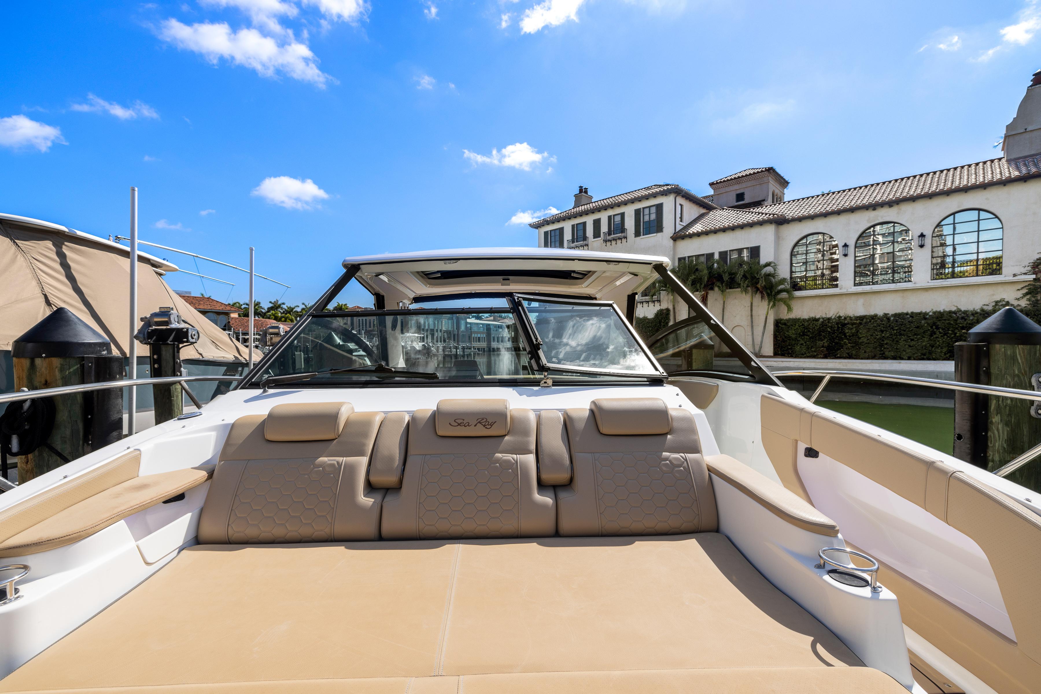 Neff Yacht Sales / Used 32 foot Sea Ray Sundancer 320 OB Power