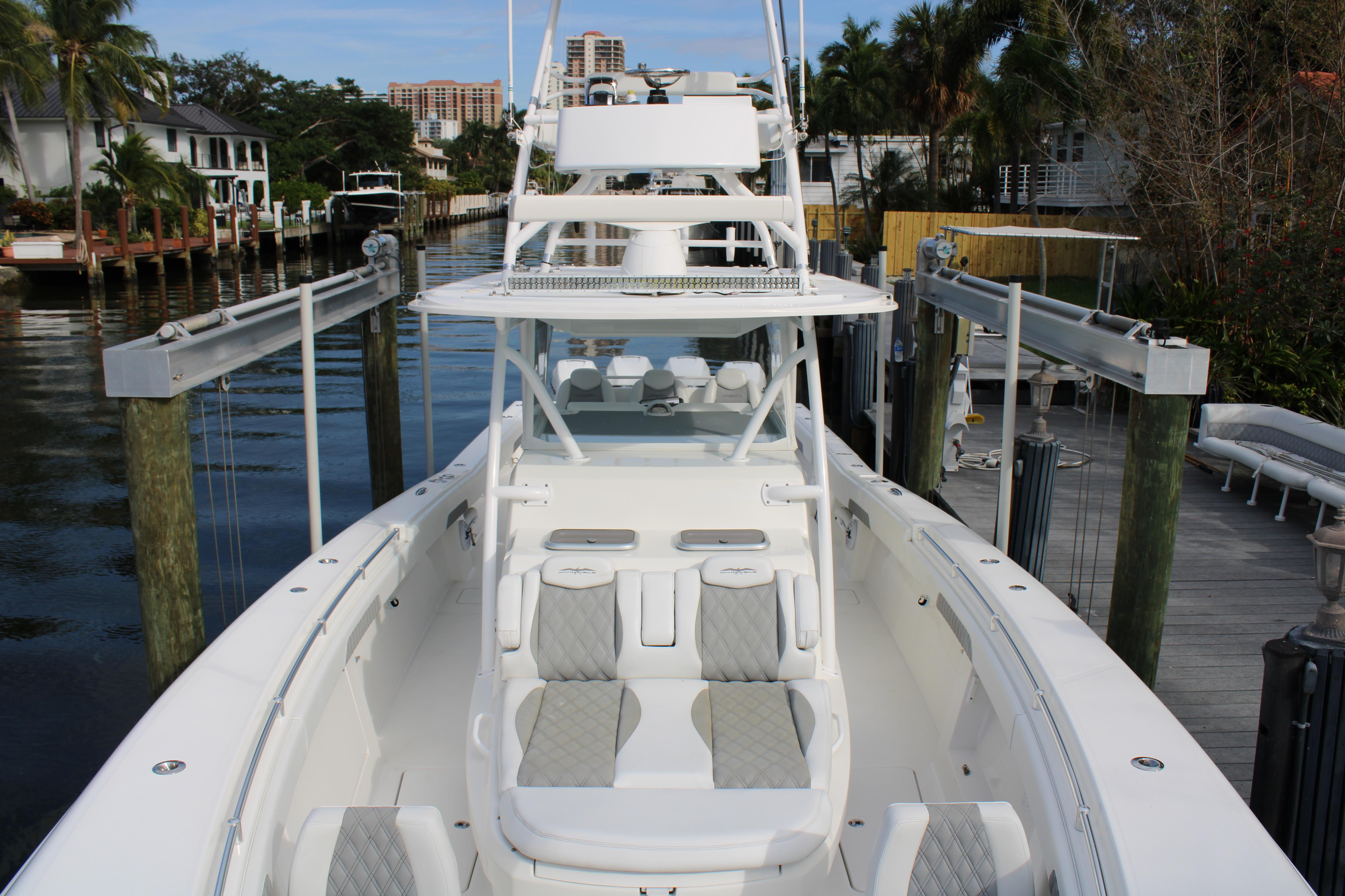Invincible 42 Justice - Exterior Bow