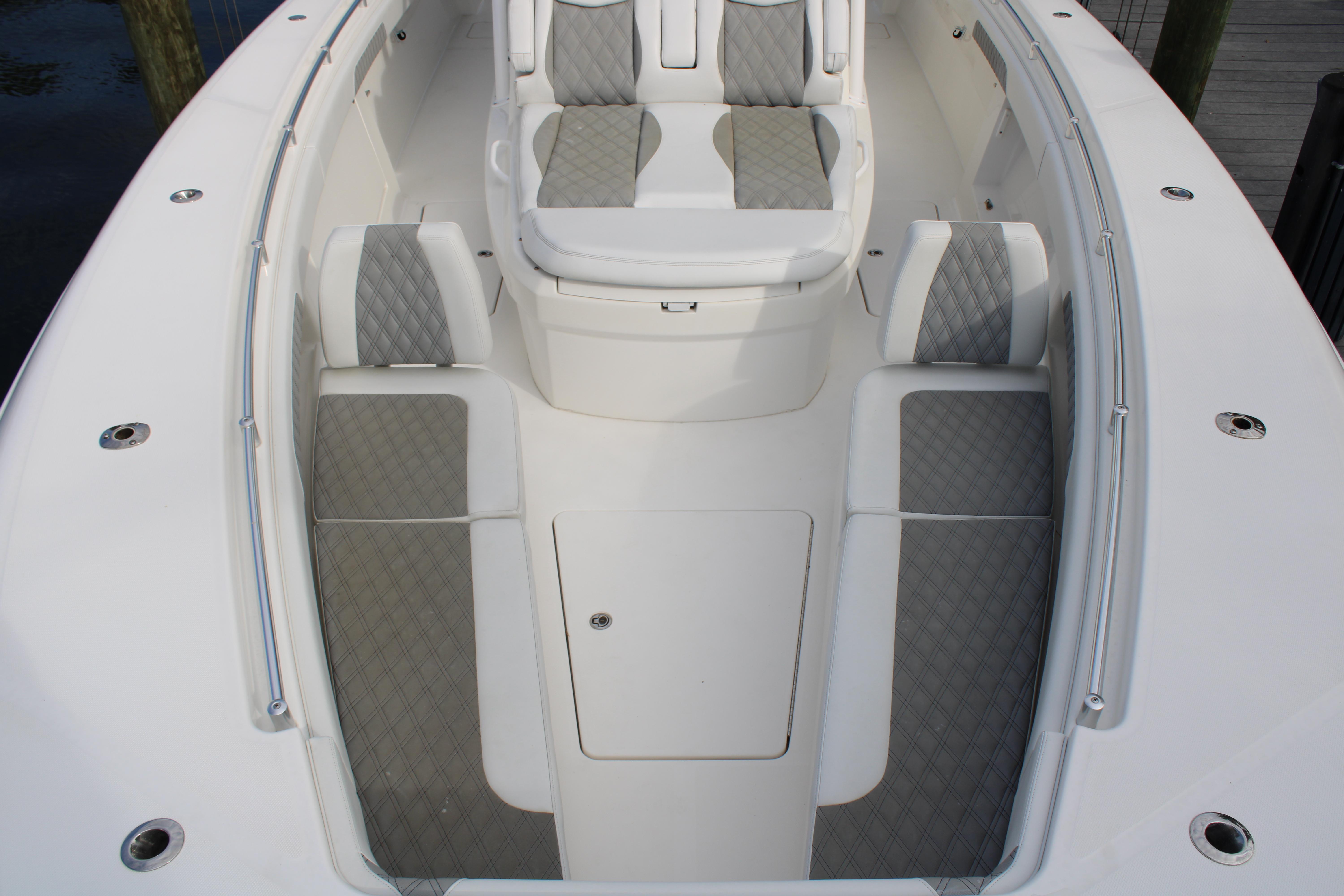Invincible 42 Justice - Exterior Bow