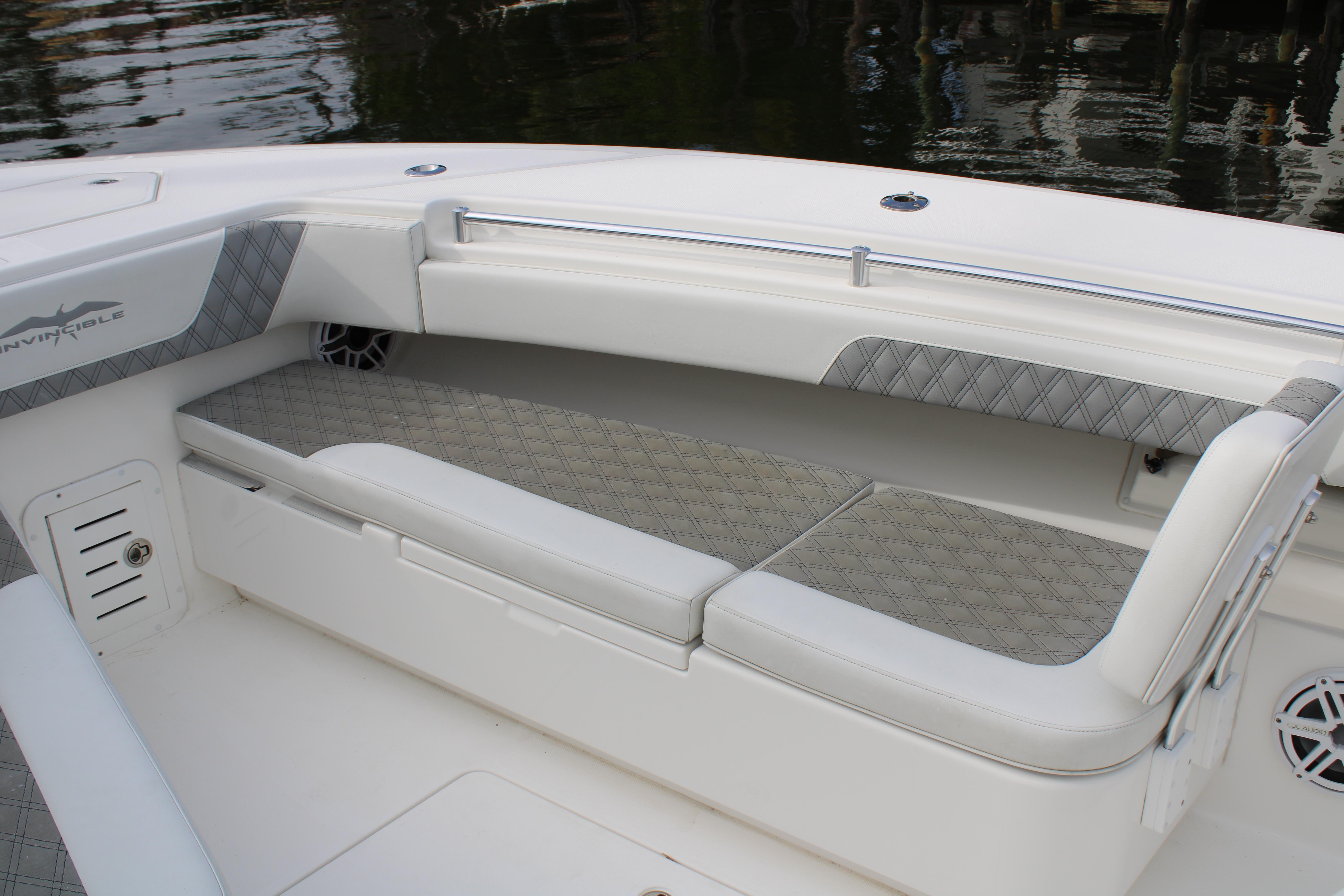 Invincible 42 Justice - Exterior Bow