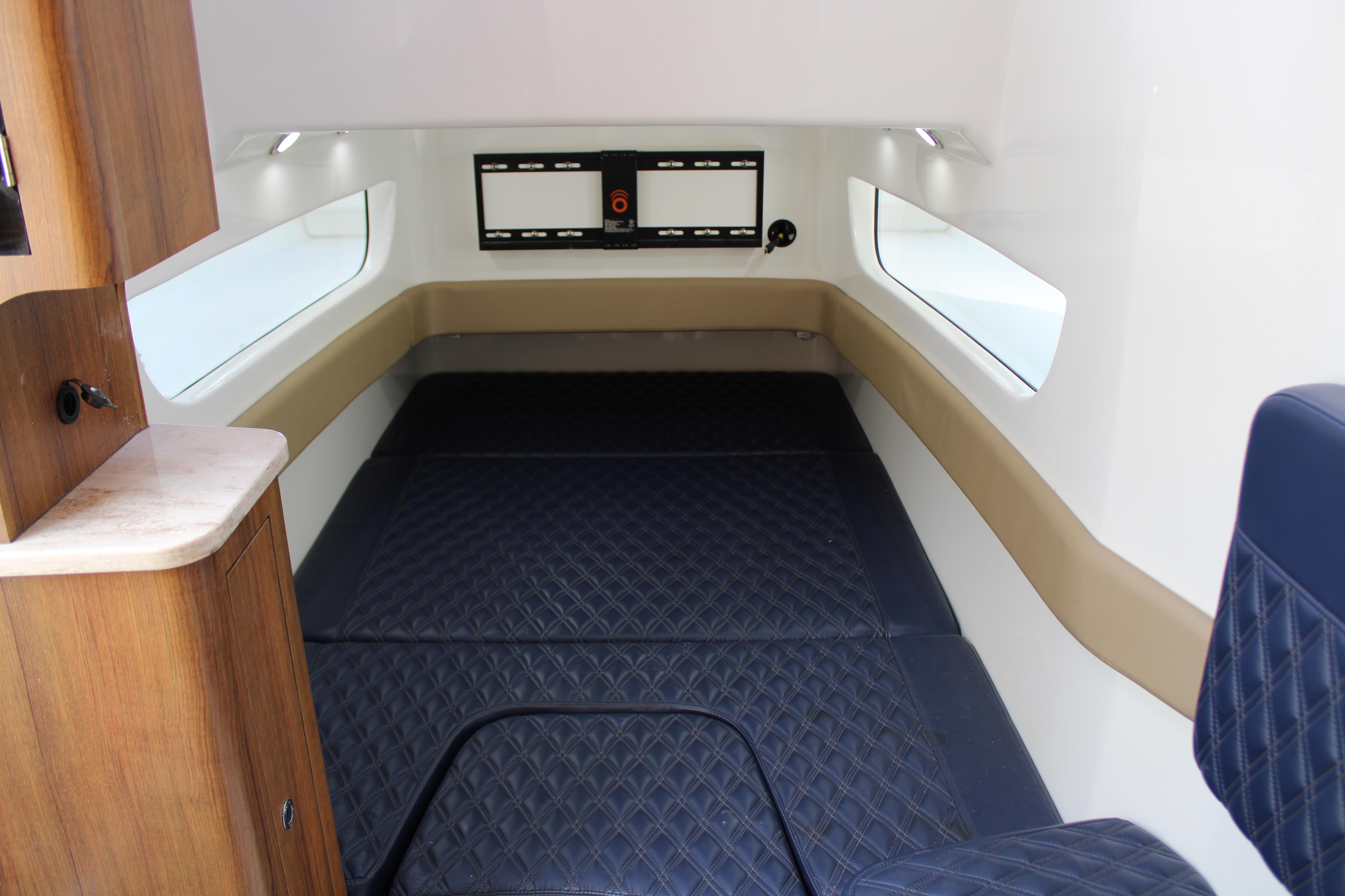 Invincible 42 Justice - Interior Cabin