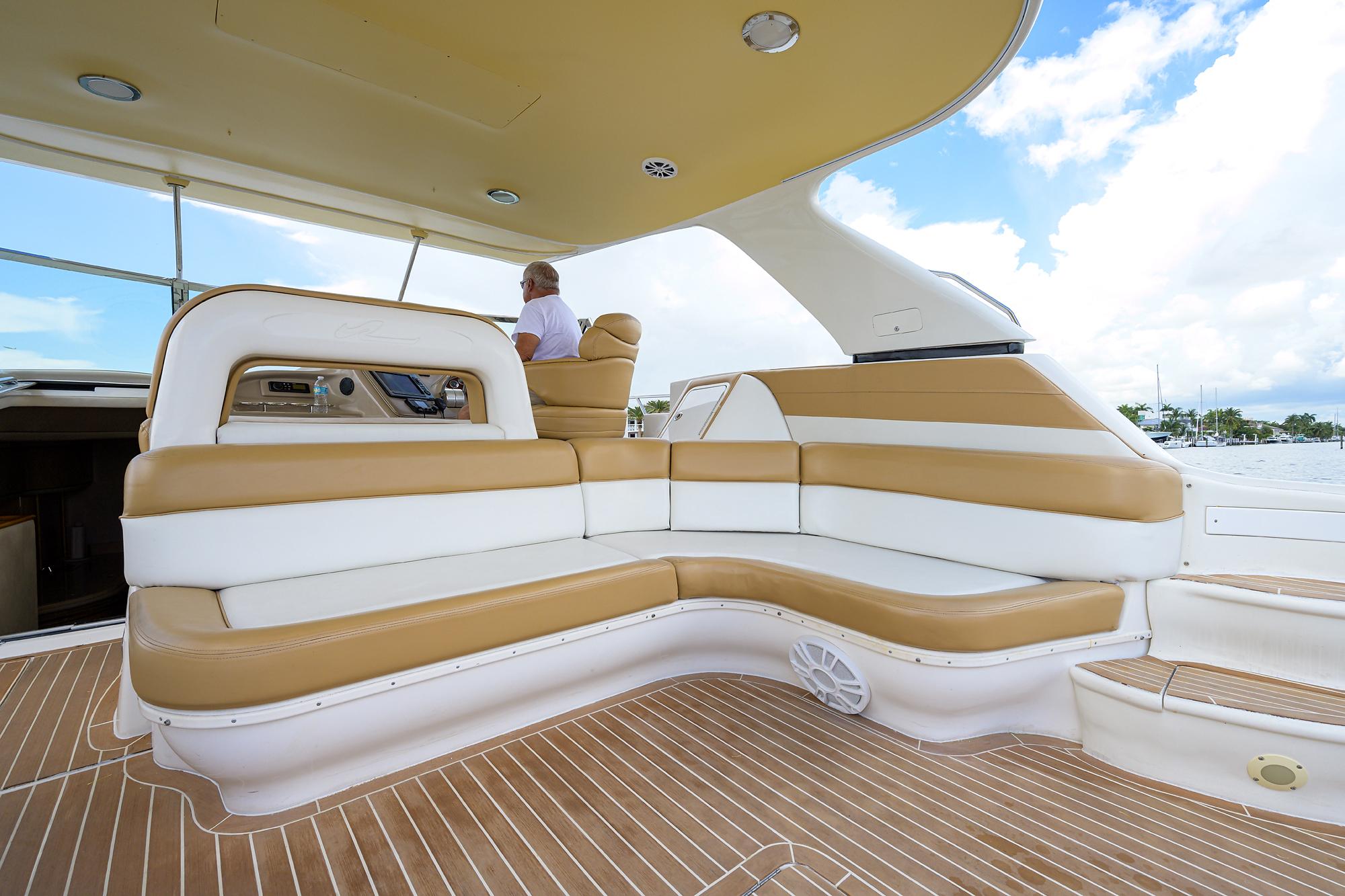 Sea Ray 54 Tigress - Cockpit seating