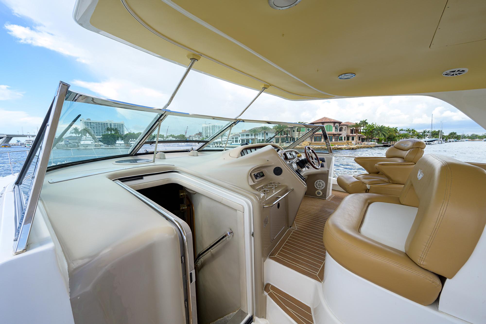 Sea Ray 54 Tigress - Helm area