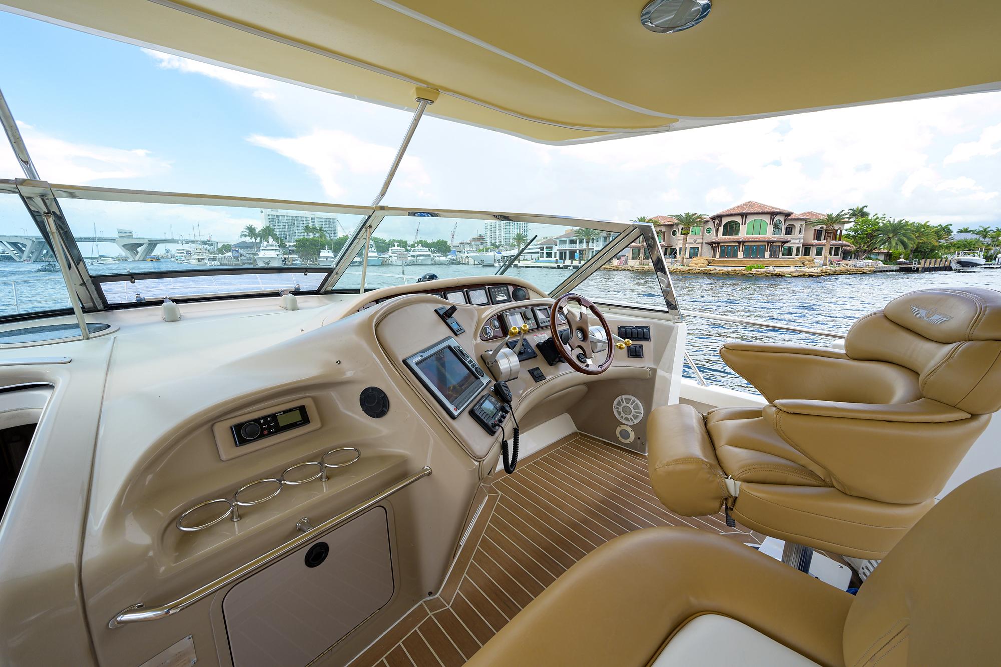 Sea Ray 54 Tigress - Helm