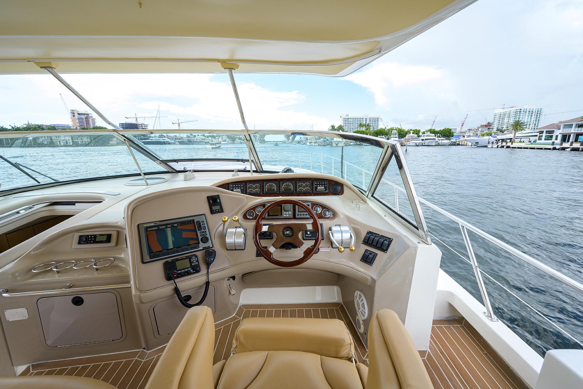 Sea Ray 54 Tigress - Helm