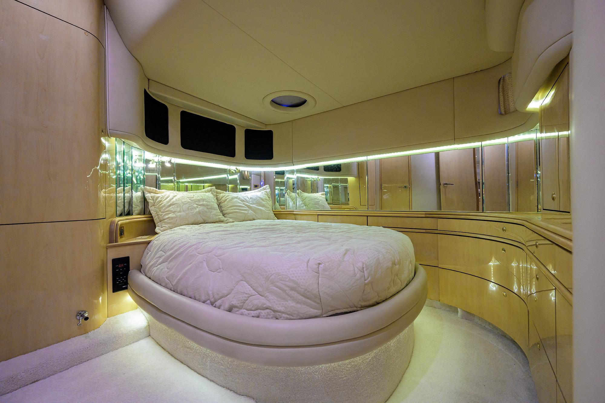 Sea Ray 54 Tigress - Master Stateroom