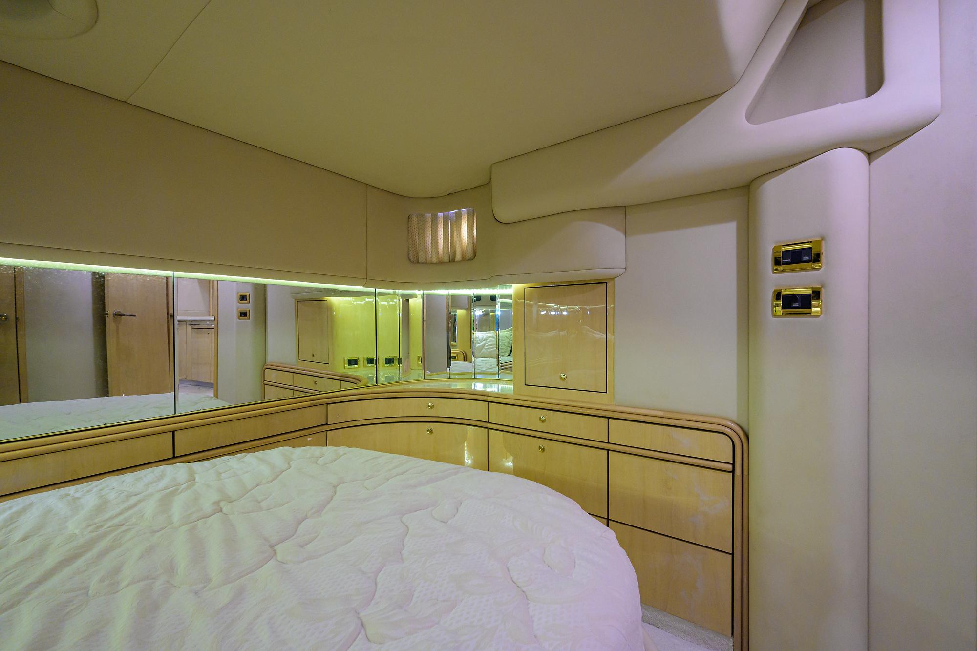 Sea Ray 54 Tigress - Master Stateroom