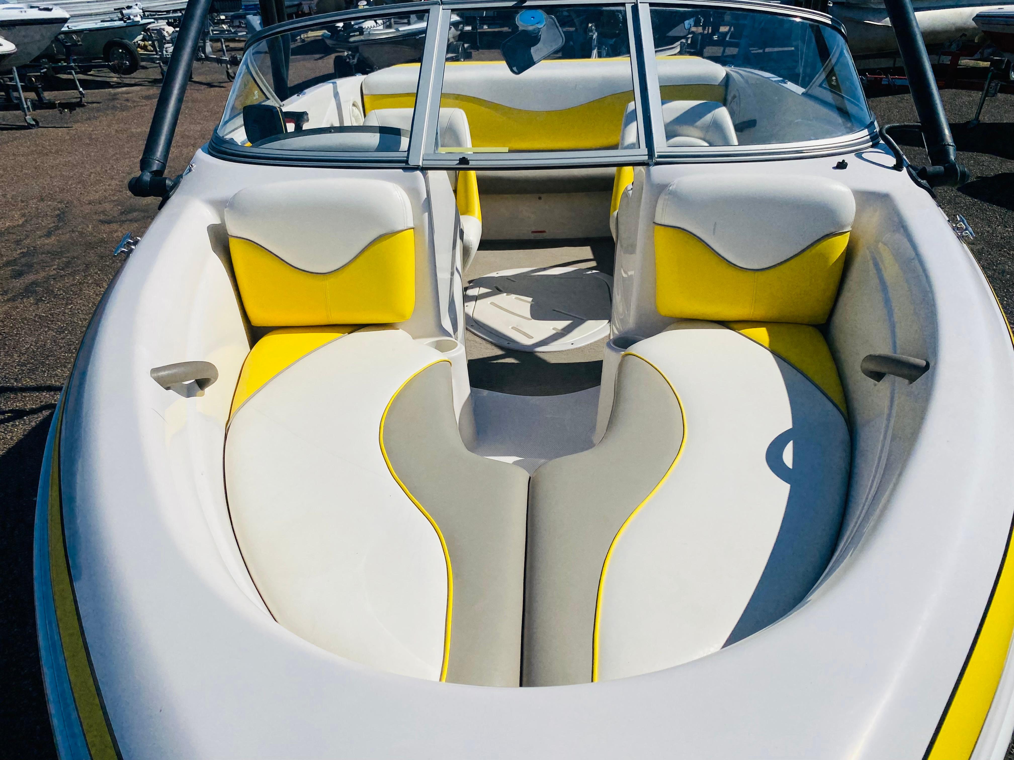 2006 Tahoe Q4 Sport boat interior with yellow and white seating.
