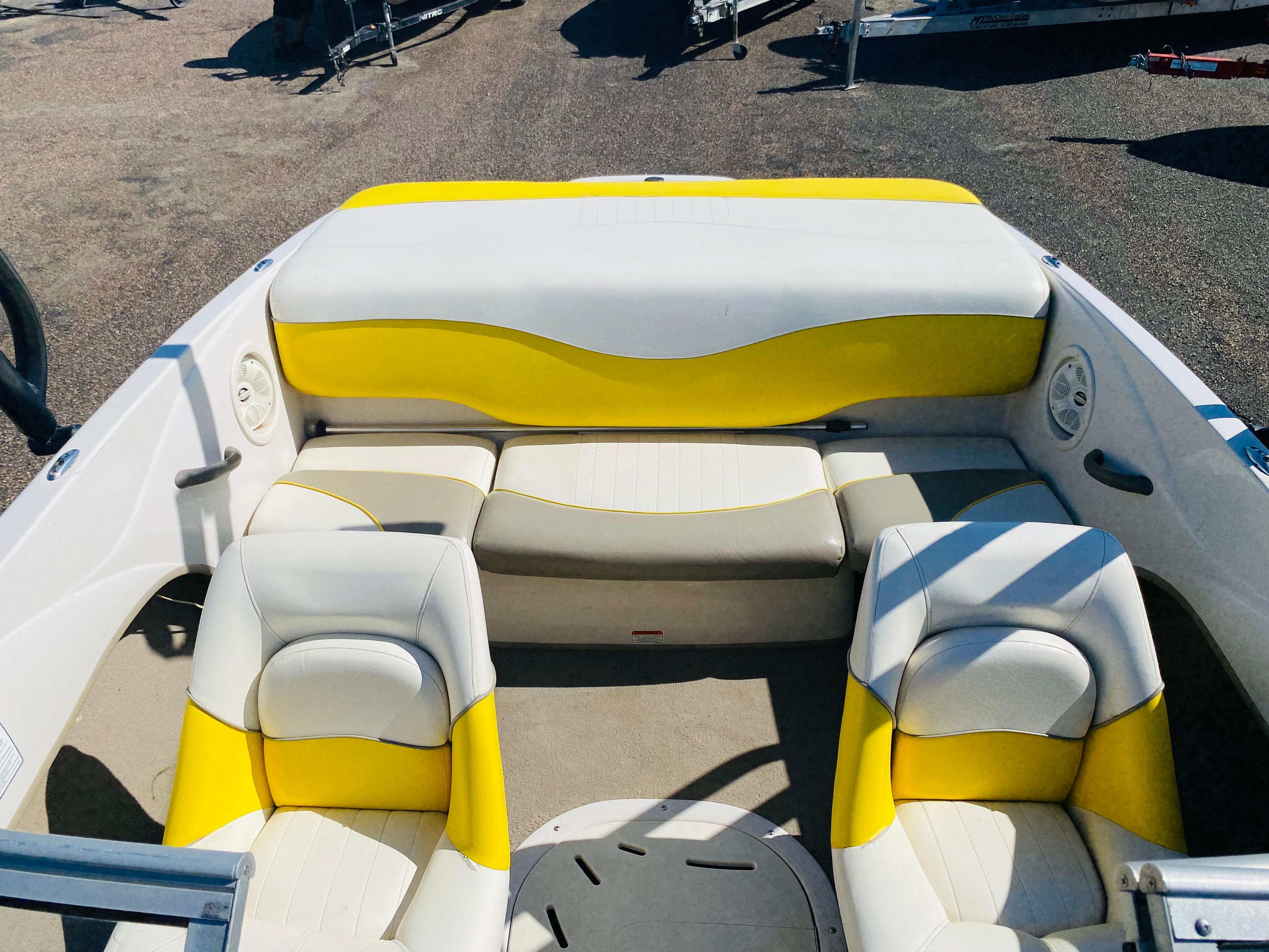 2006 Tahoe Q4 Sport boat interior with yellow and white seating.