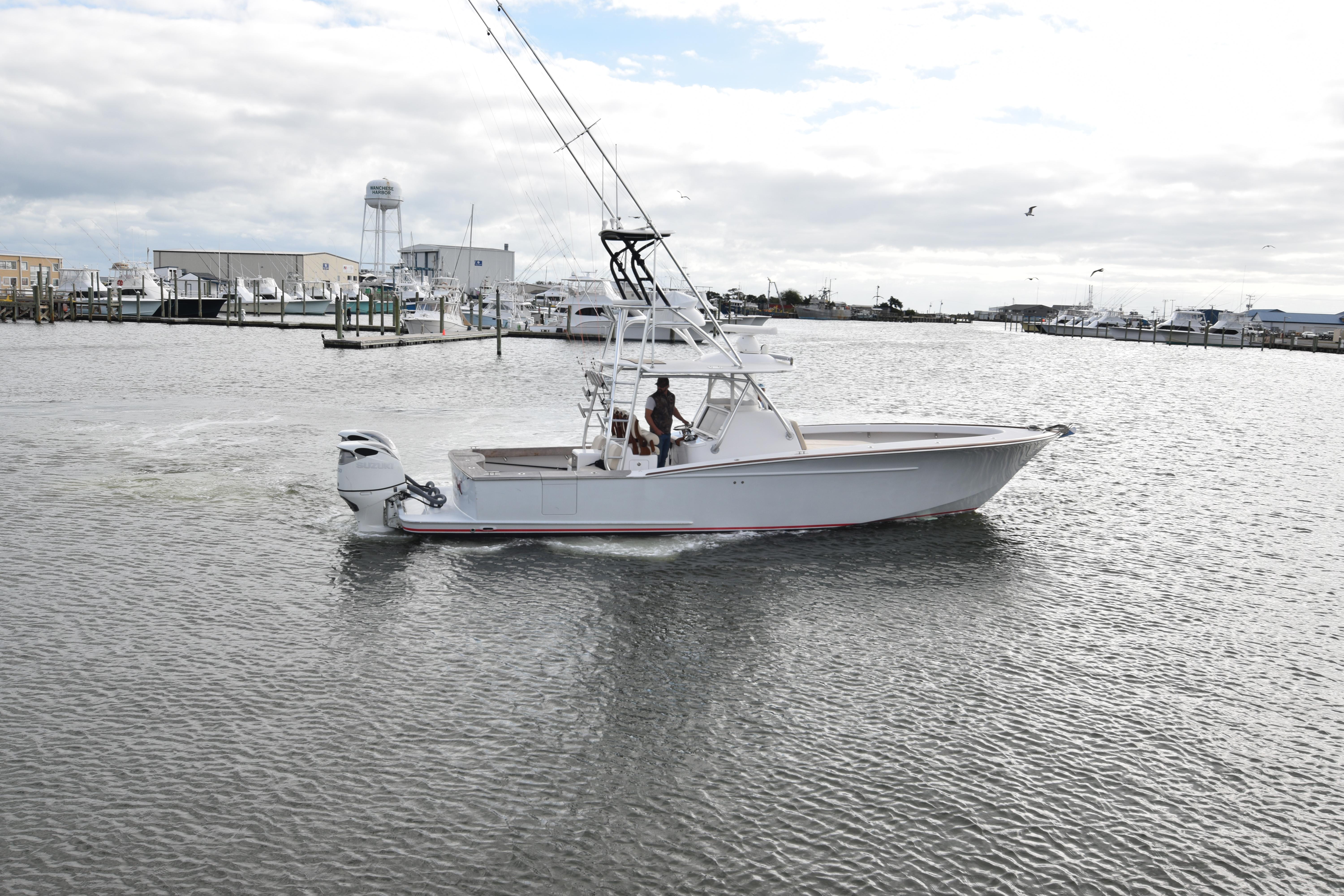 2022 XCELERATOR BOATWORKS CENTER CONSOLE