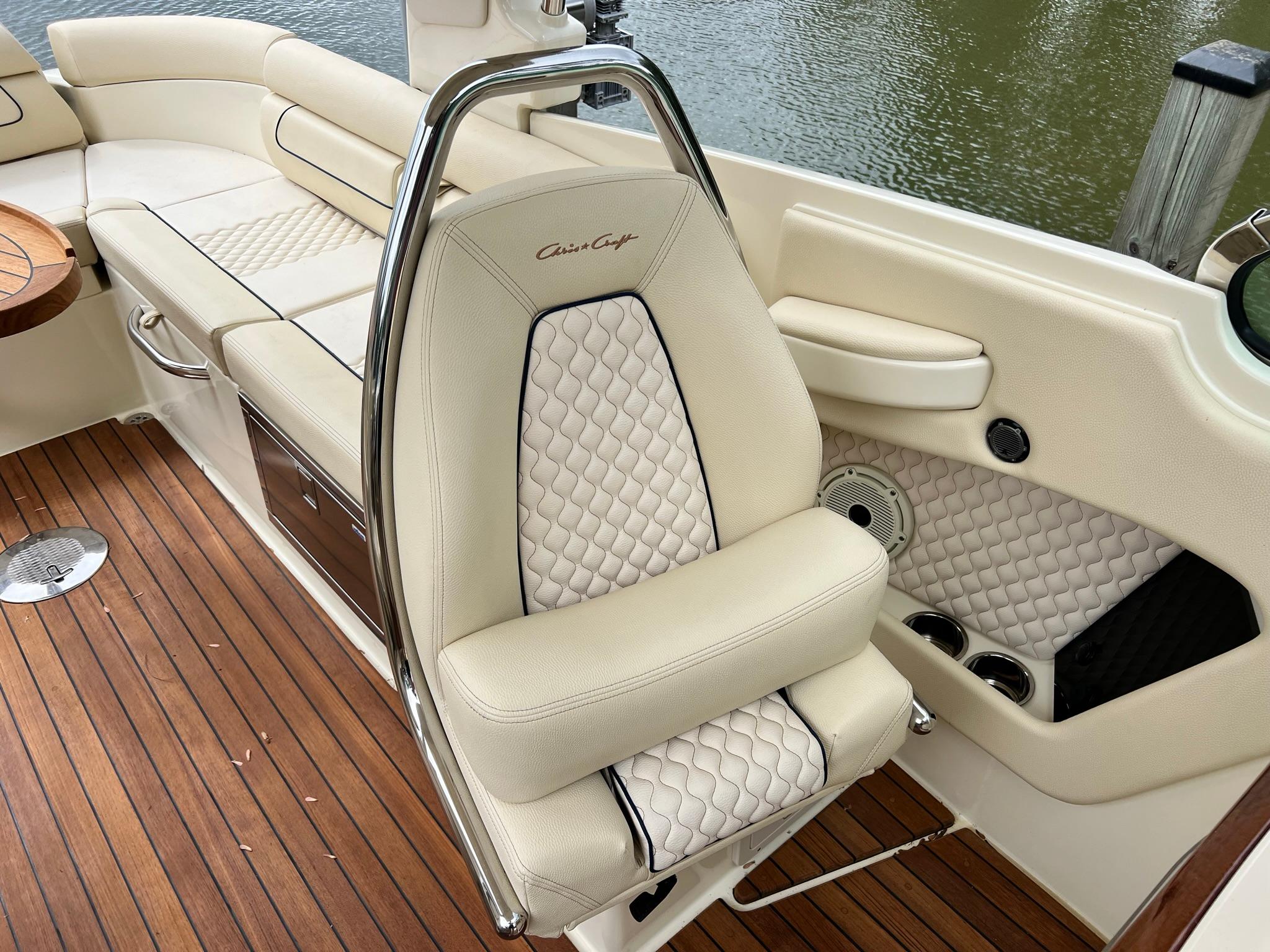 2022-chris-craft-launch-gt-28-power-9665555-973163296-0-270120250729-11