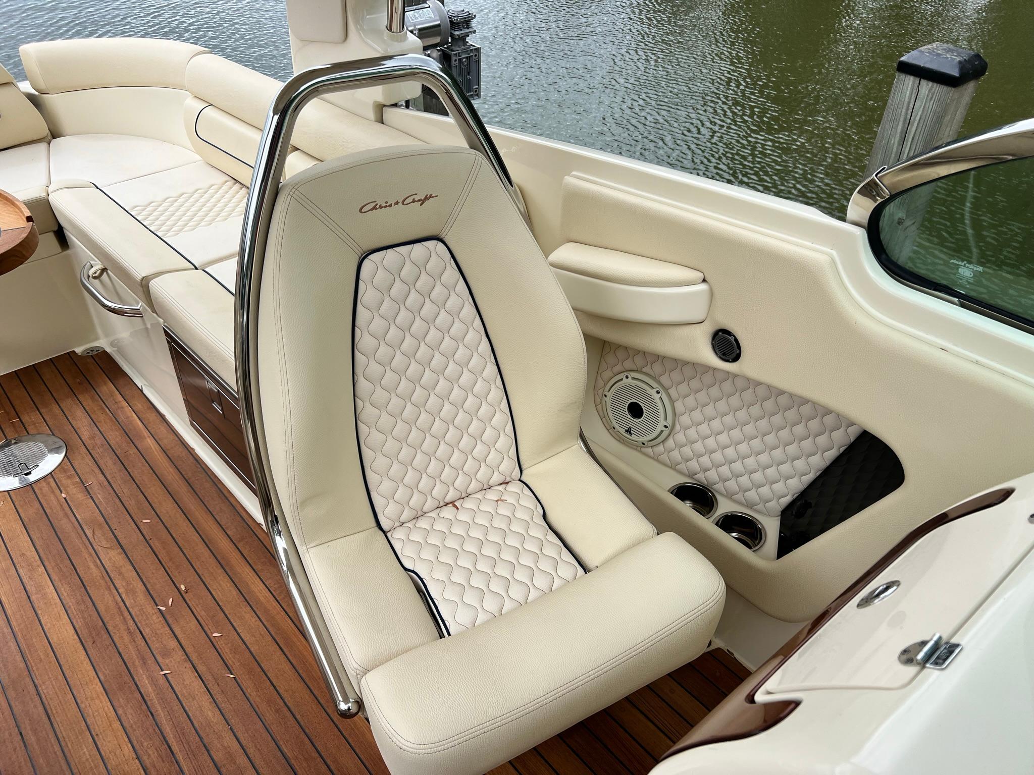 2022-chris-craft-launch-gt-28-power-9665555-973163304-0-270120250729-19