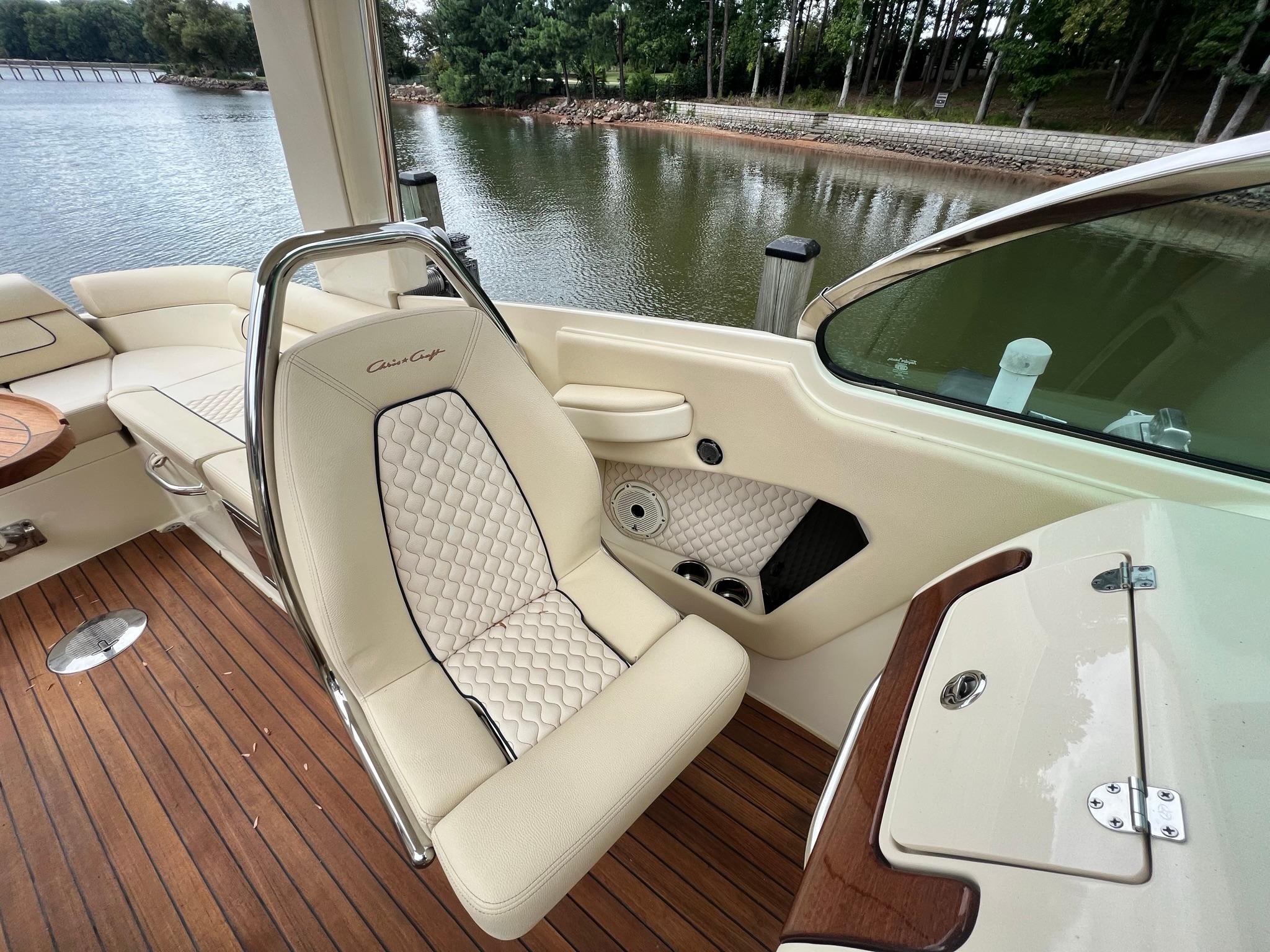 2022-chris-craft-launch-gt-28-power-9665555-973163327-0-270120250730-42