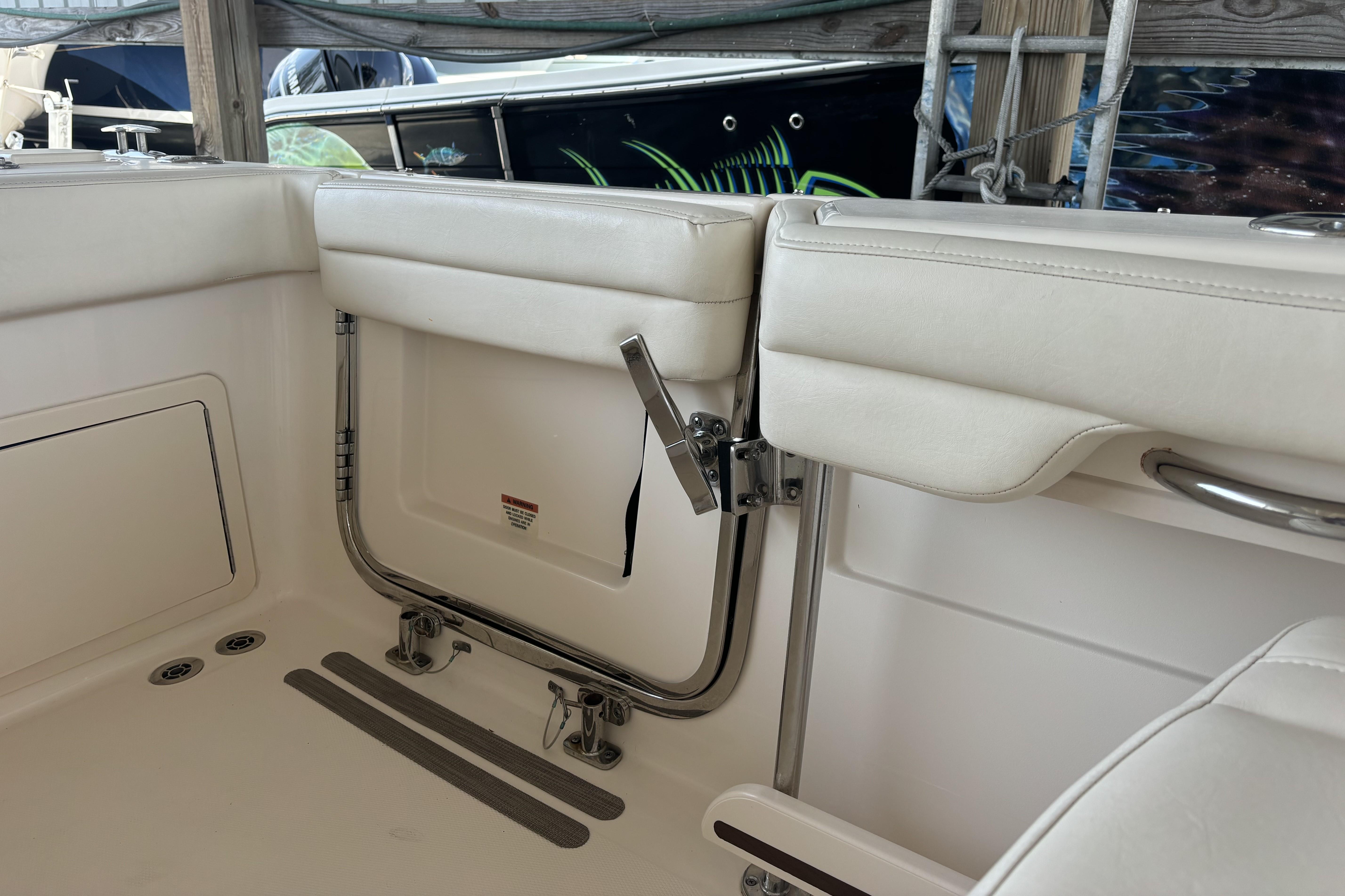 2021-grady-white-freedom-325-power-9795556-20250604073738458-1_XLARGE