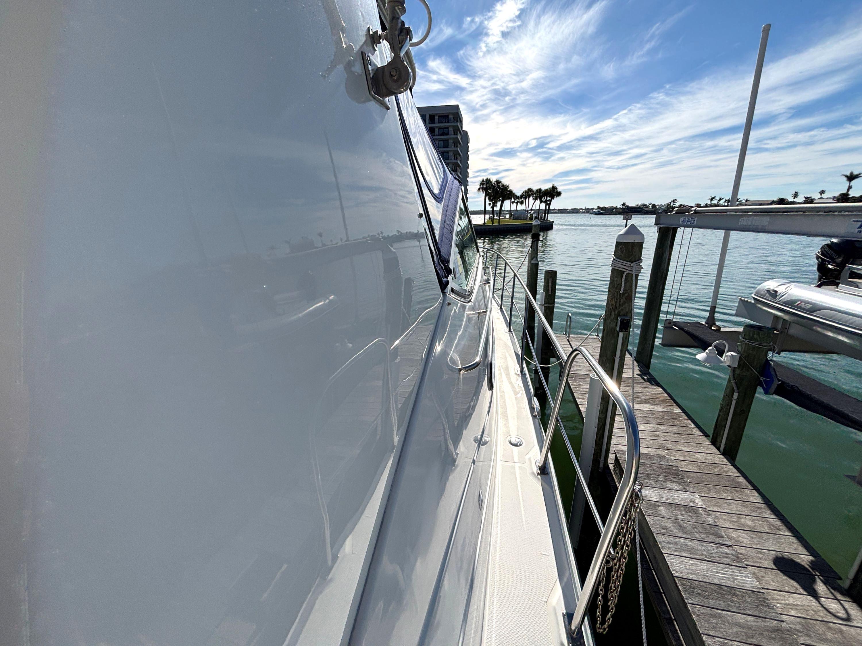 2006-cruisers-yachts-415-express-motoryacht-power-9695557-20250308060320746-1_XLARGE