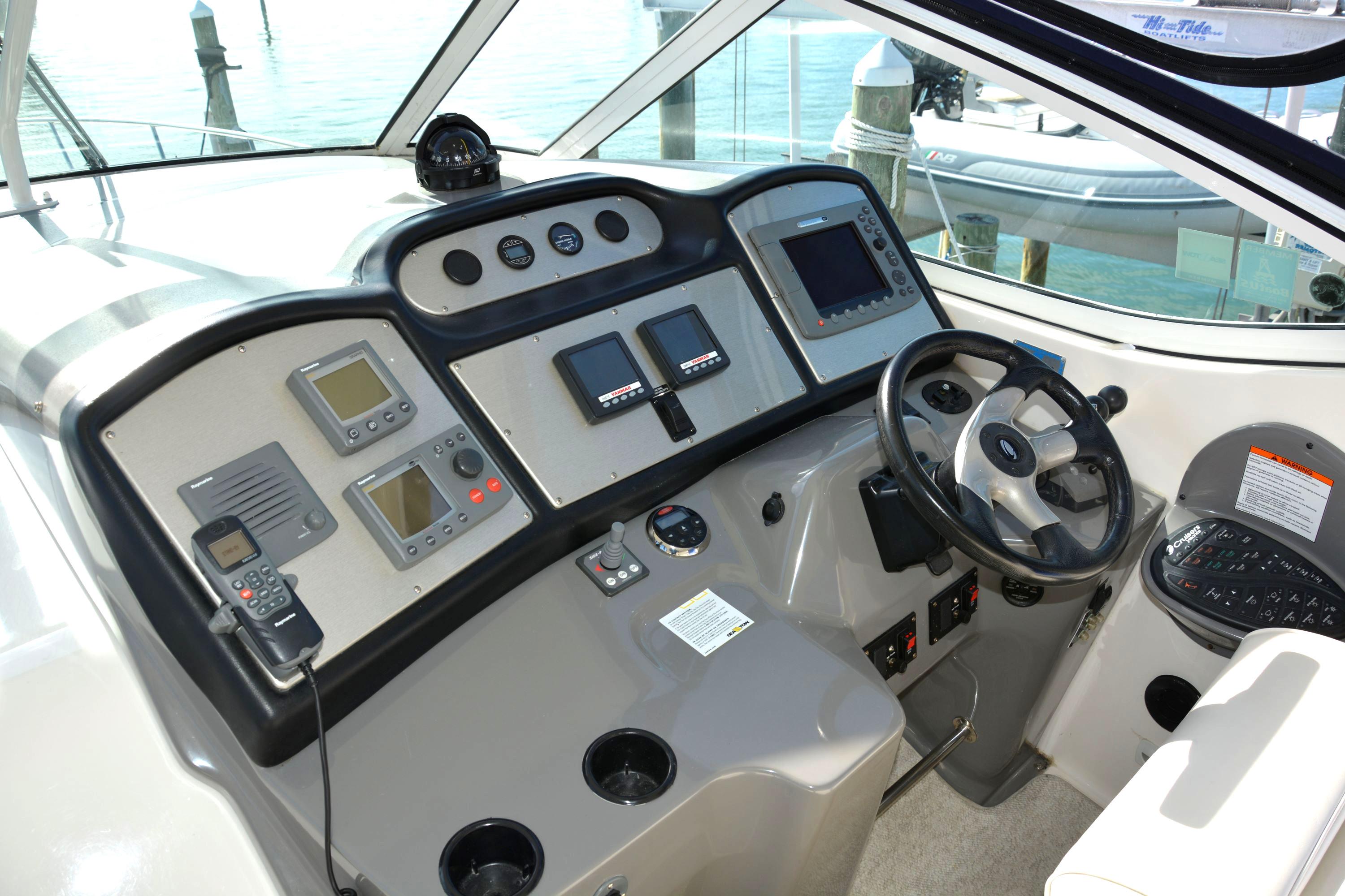 2006-cruisers-yachts-415-express-motoryacht-power-9695557-20250308060343373-1_XLARGE