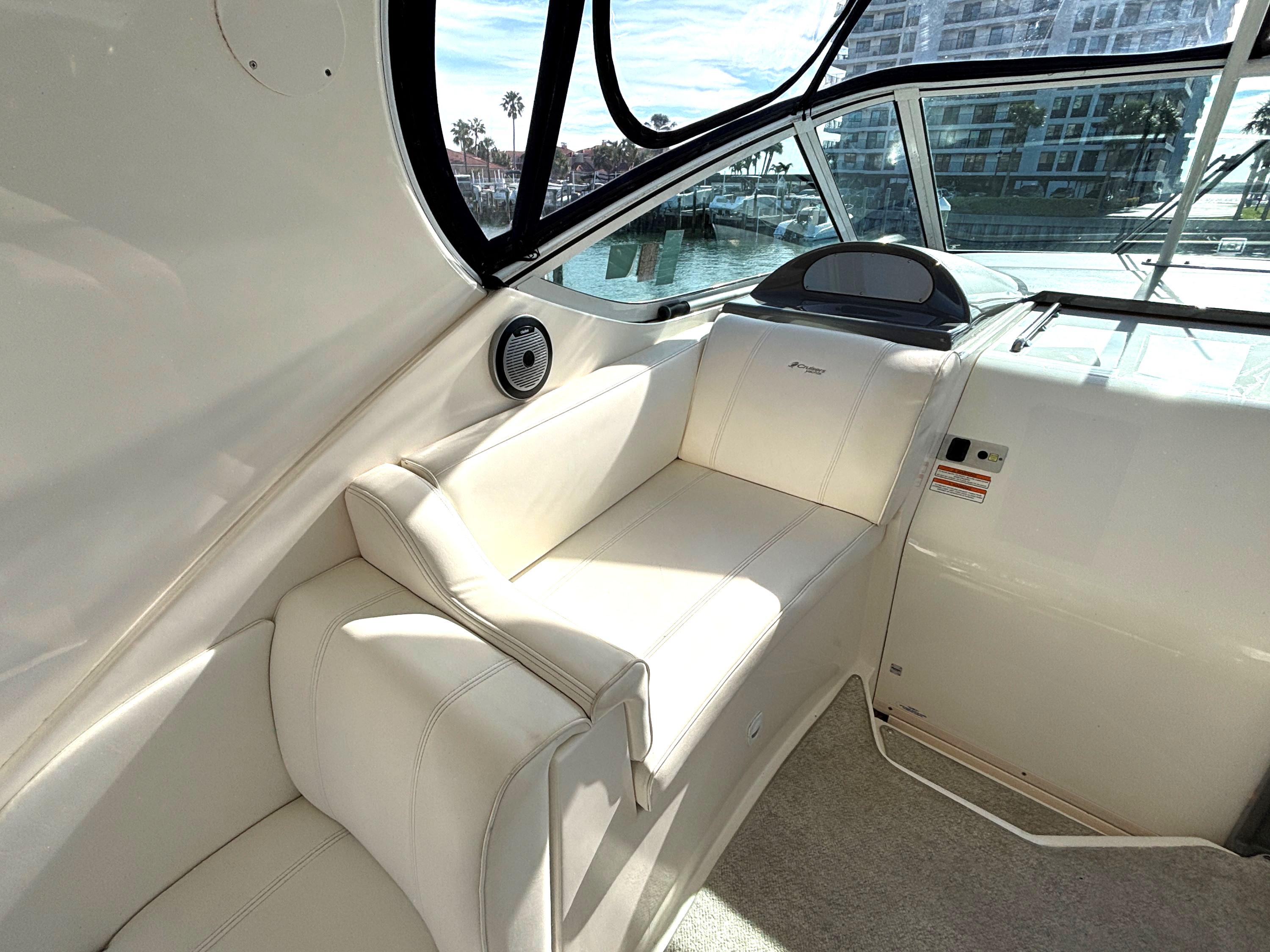 2006-cruisers-yachts-415-express-motoryacht-power-9695557-20250308060349855-1_XLARGE