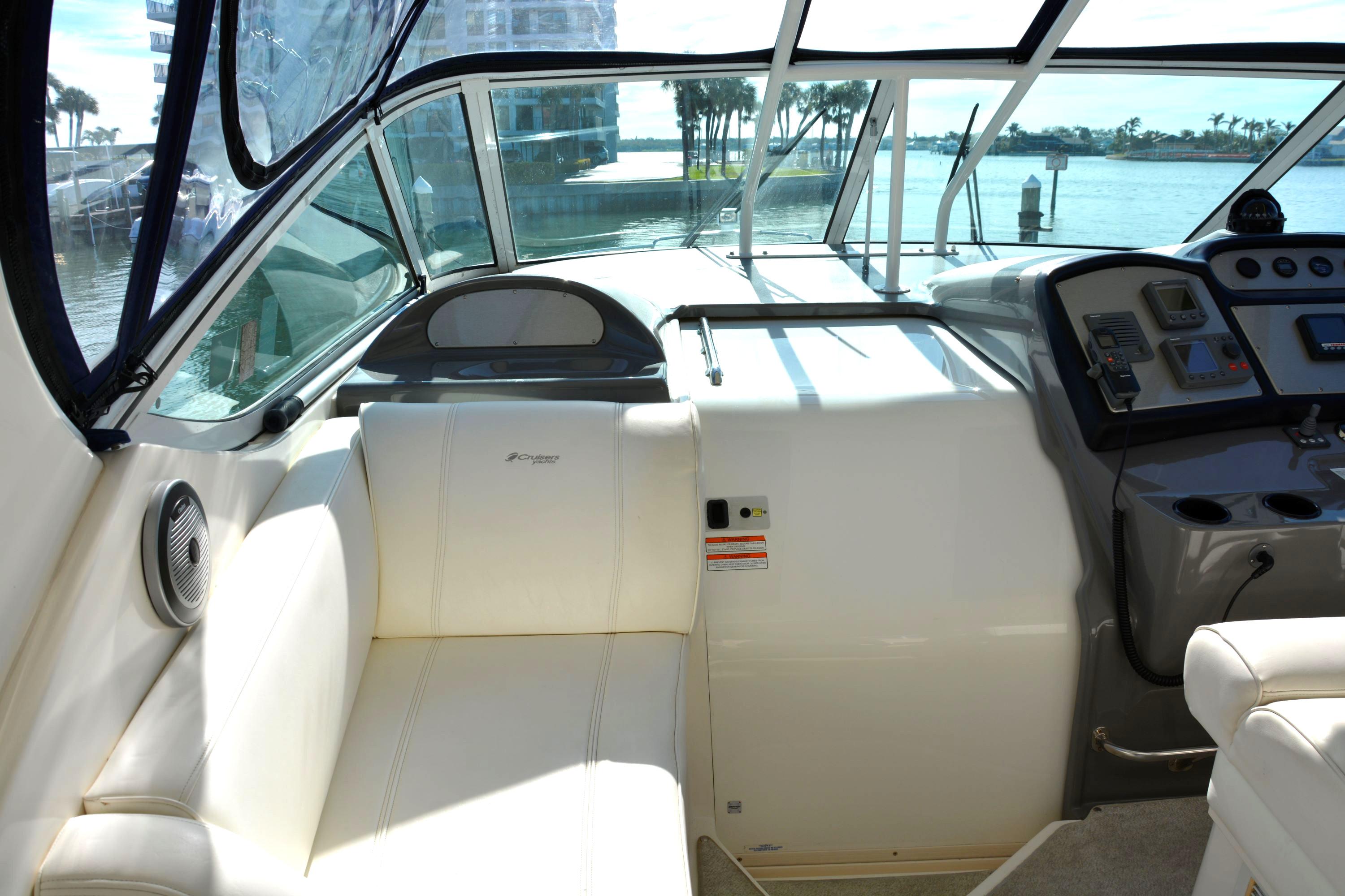 2006-cruisers-yachts-415-express-motoryacht-power-9695557-20250308060405362-1_XLARGE