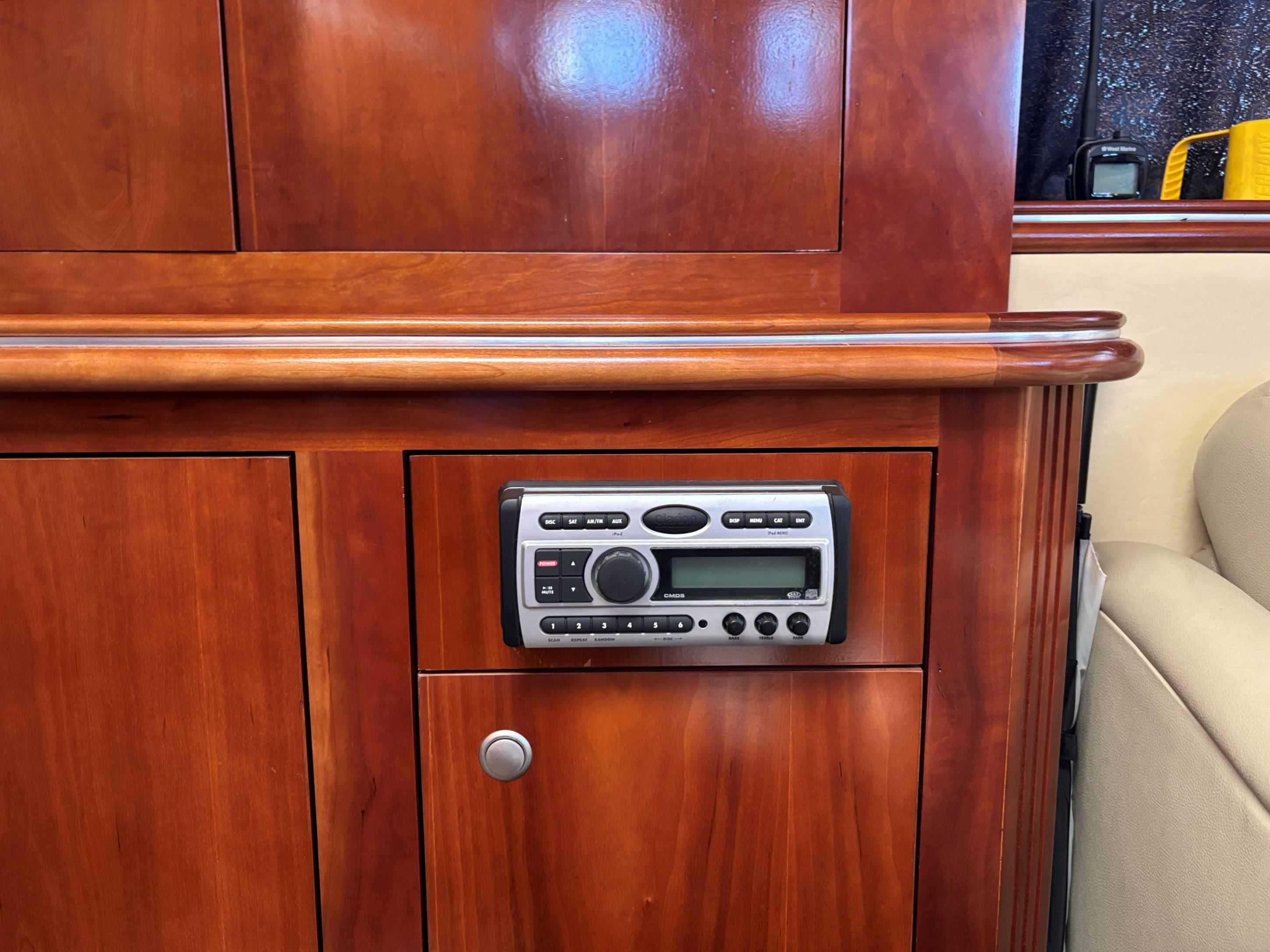 2006-cruisers-yachts-415-express-motoryacht-power-9695557-20250308060440791-1_XLARGE