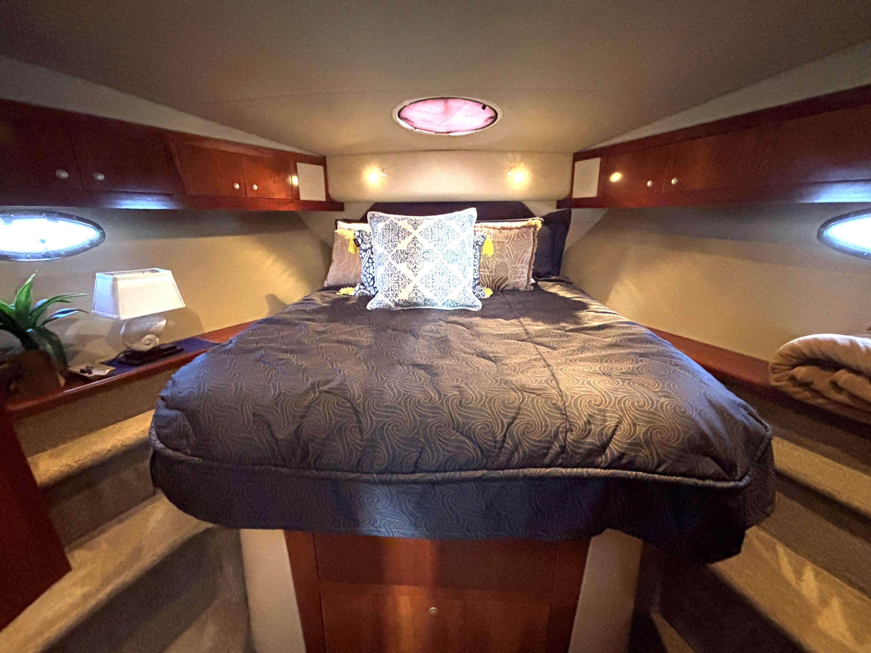 2006-cruisers-yachts-415-express-motoryacht-power-9695557-20250308060526240-1_XLARGE
