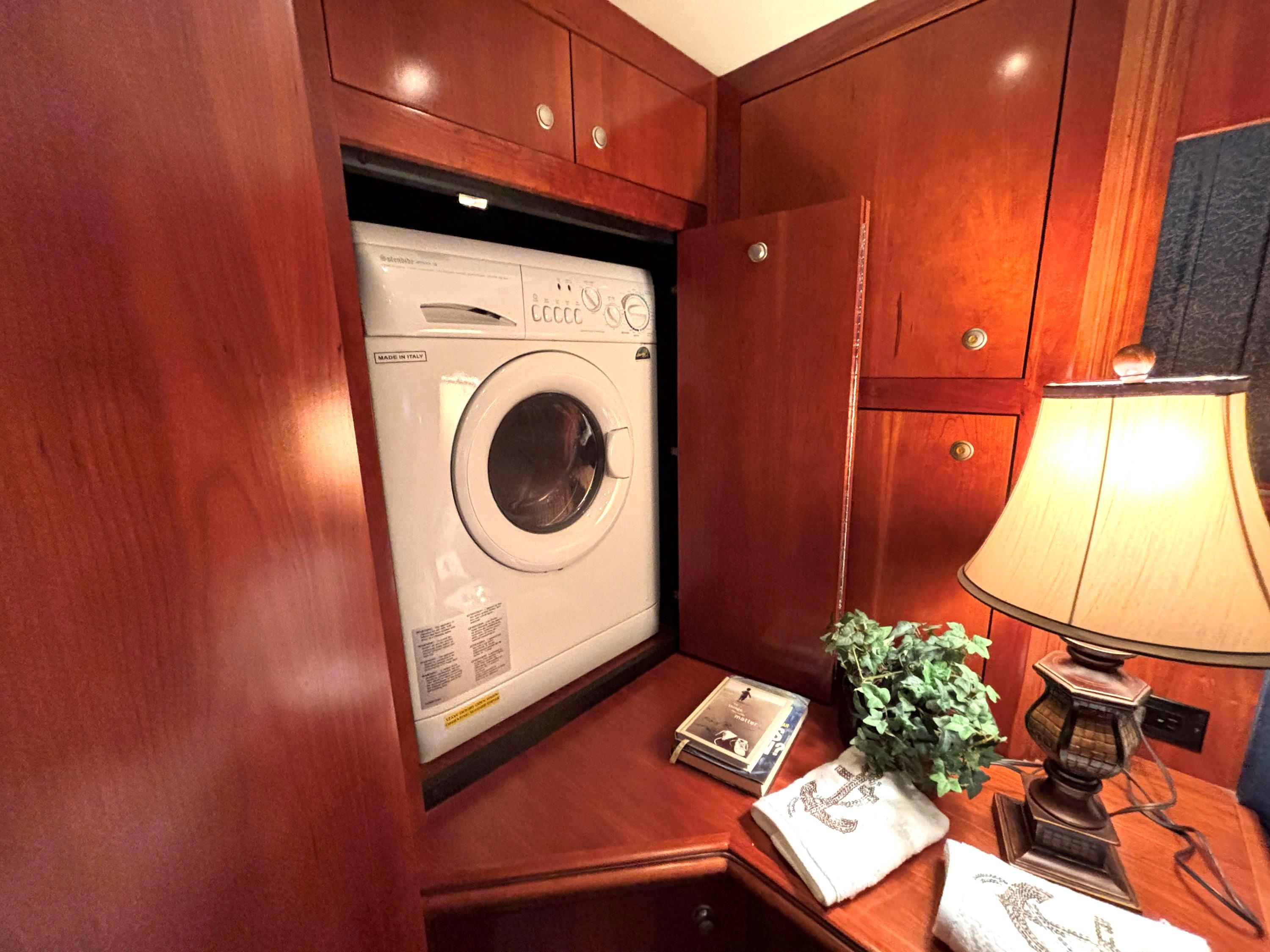 2006-cruisers-yachts-415-express-motoryacht-power-9695557-20250308060606069-1_XLARGE