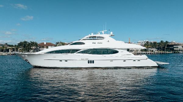 2004 Lazzara 106' Photo of 2004 Lazzara 106'