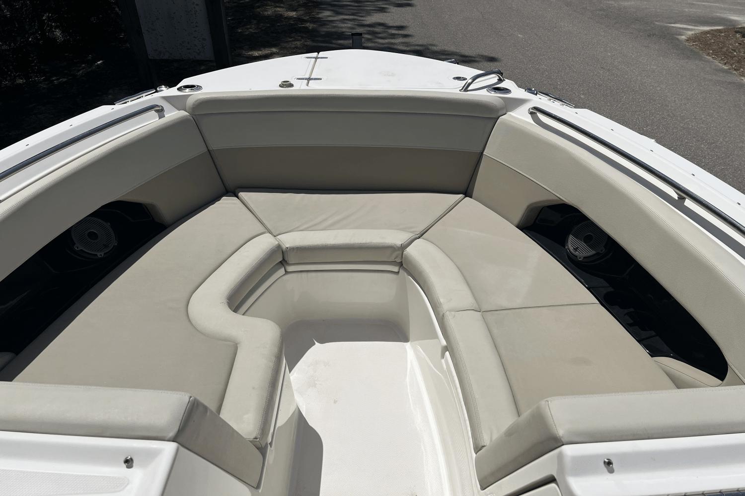 2023-boston-whaler-240-vantage-power-9795569-978339795-0-160520250635-20
