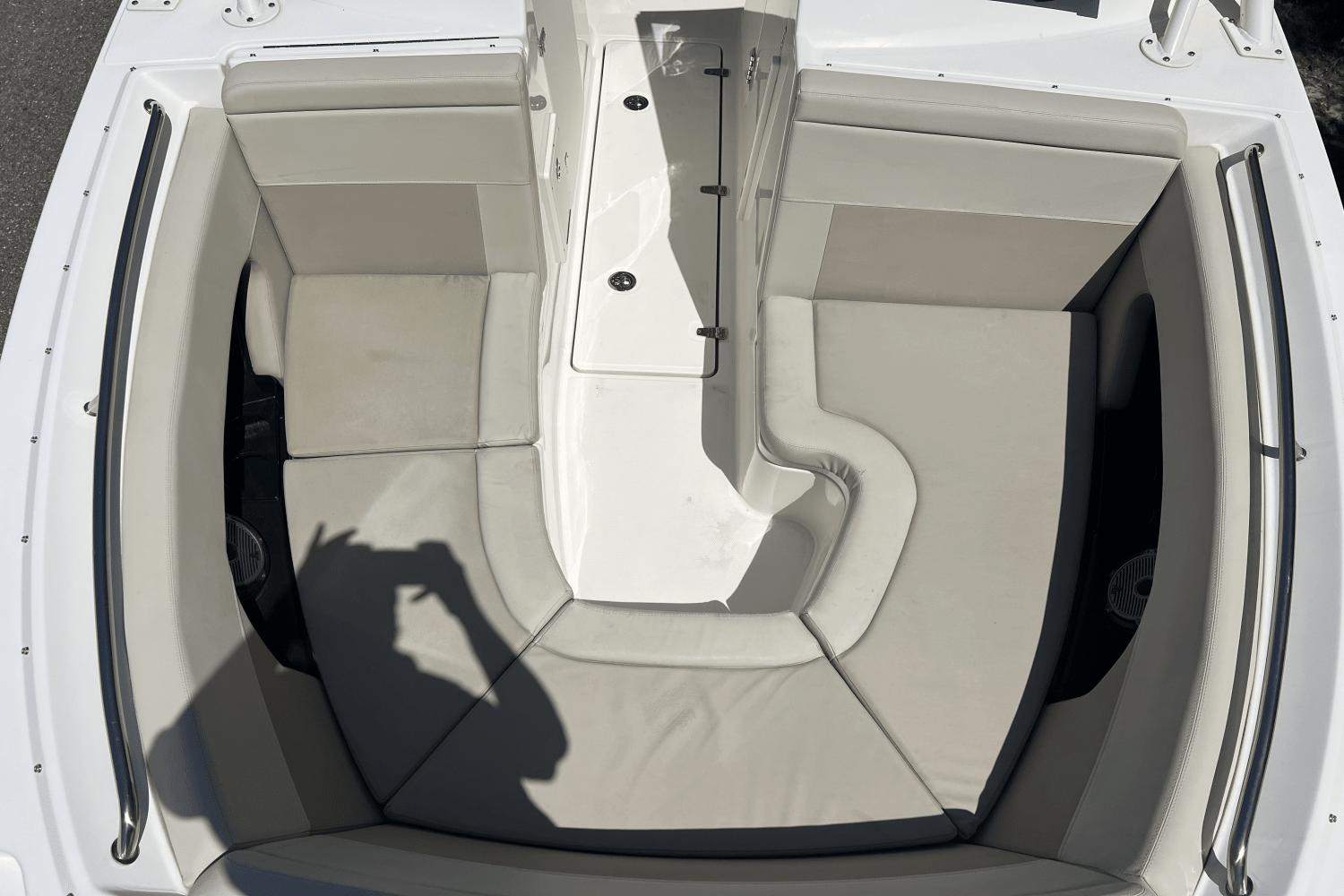 2023-boston-whaler-240-vantage-power-9795569-978339797-0-160520250635-21