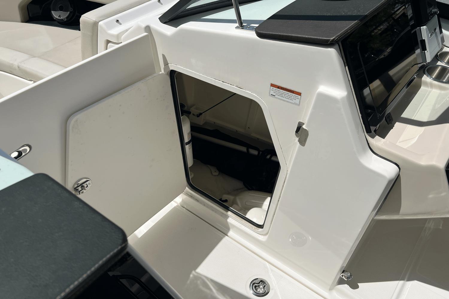 2023-boston-whaler-240-vantage-power-9795569-978339803-0-160520250635-24
