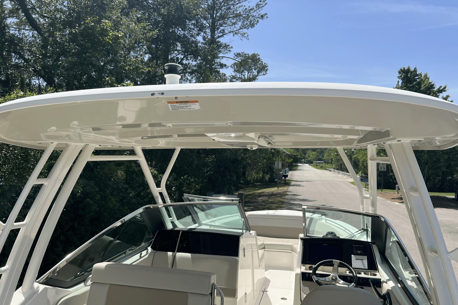 2023-boston-whaler-240-vantage-power-9795569-978339808-0-160520250635-25