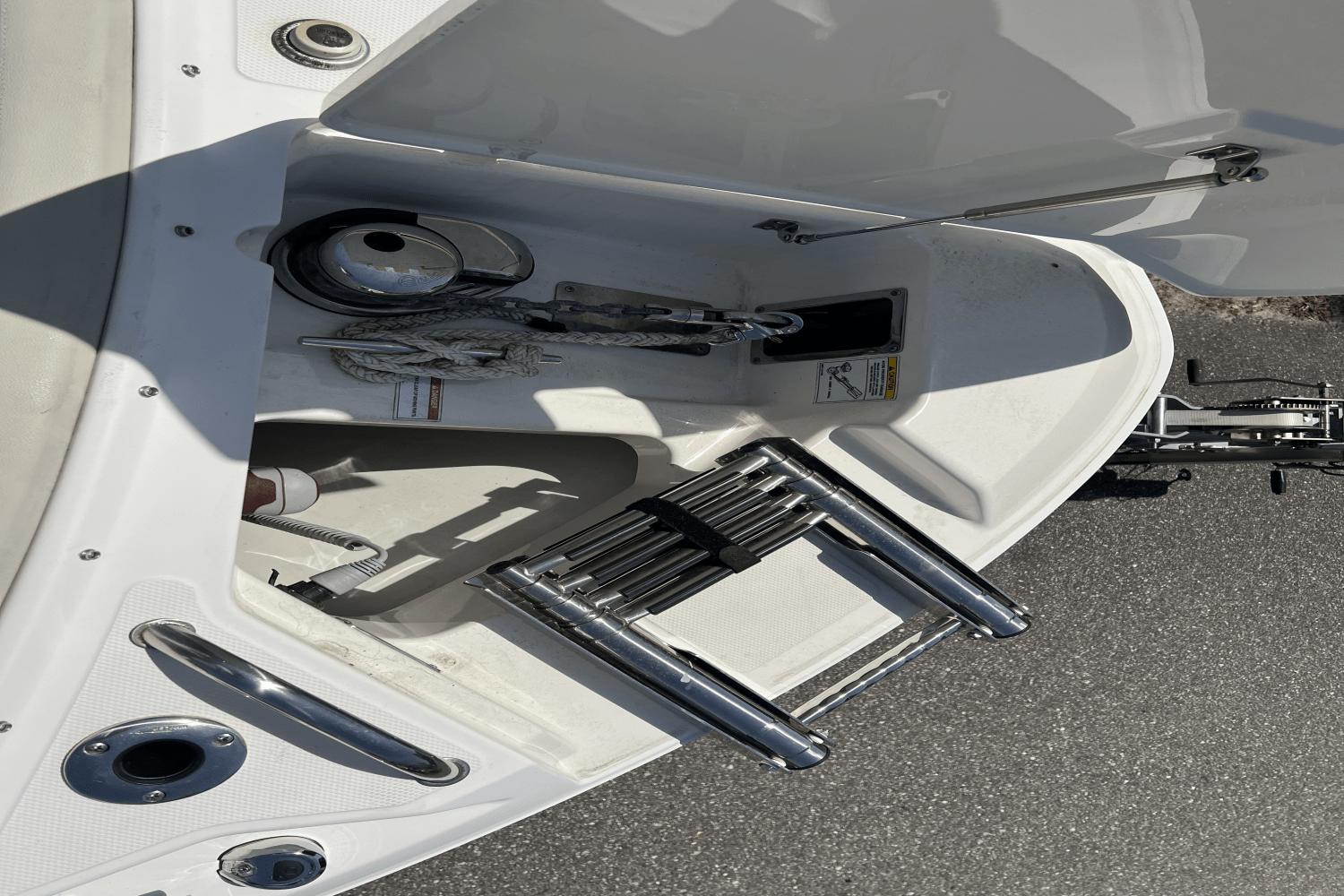 2023-boston-whaler-240-vantage-power-9795569-978339815-0-160520250635-22