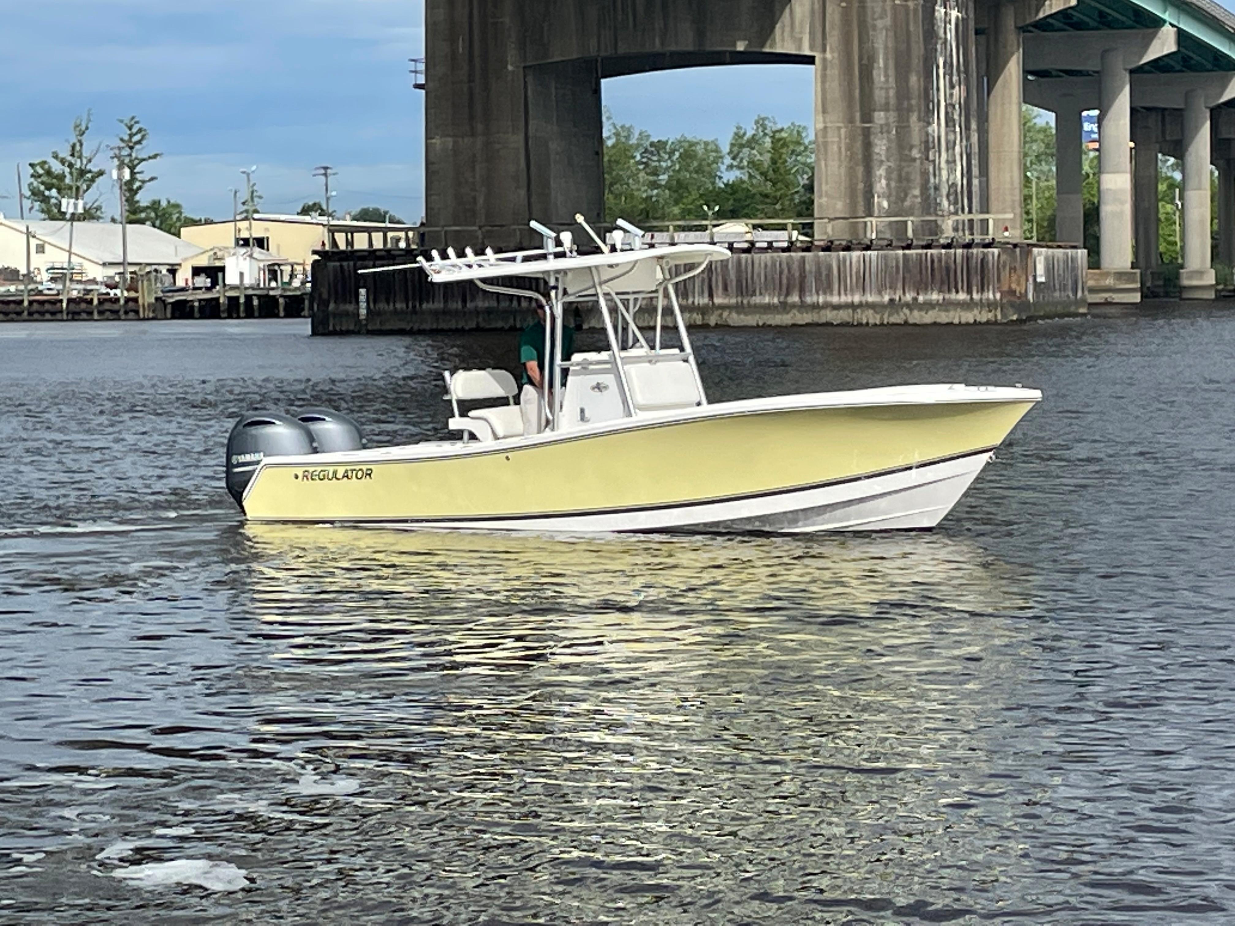 2006 Regulator 24 Forward Seating