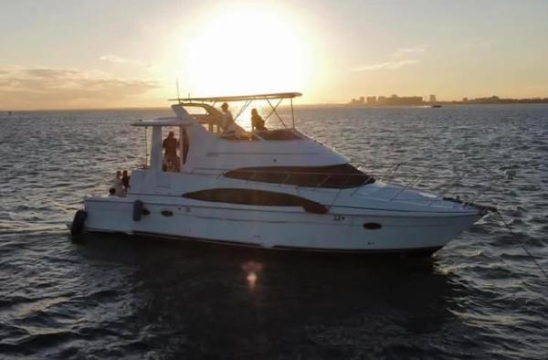 Photo of 2004 Carver 47'