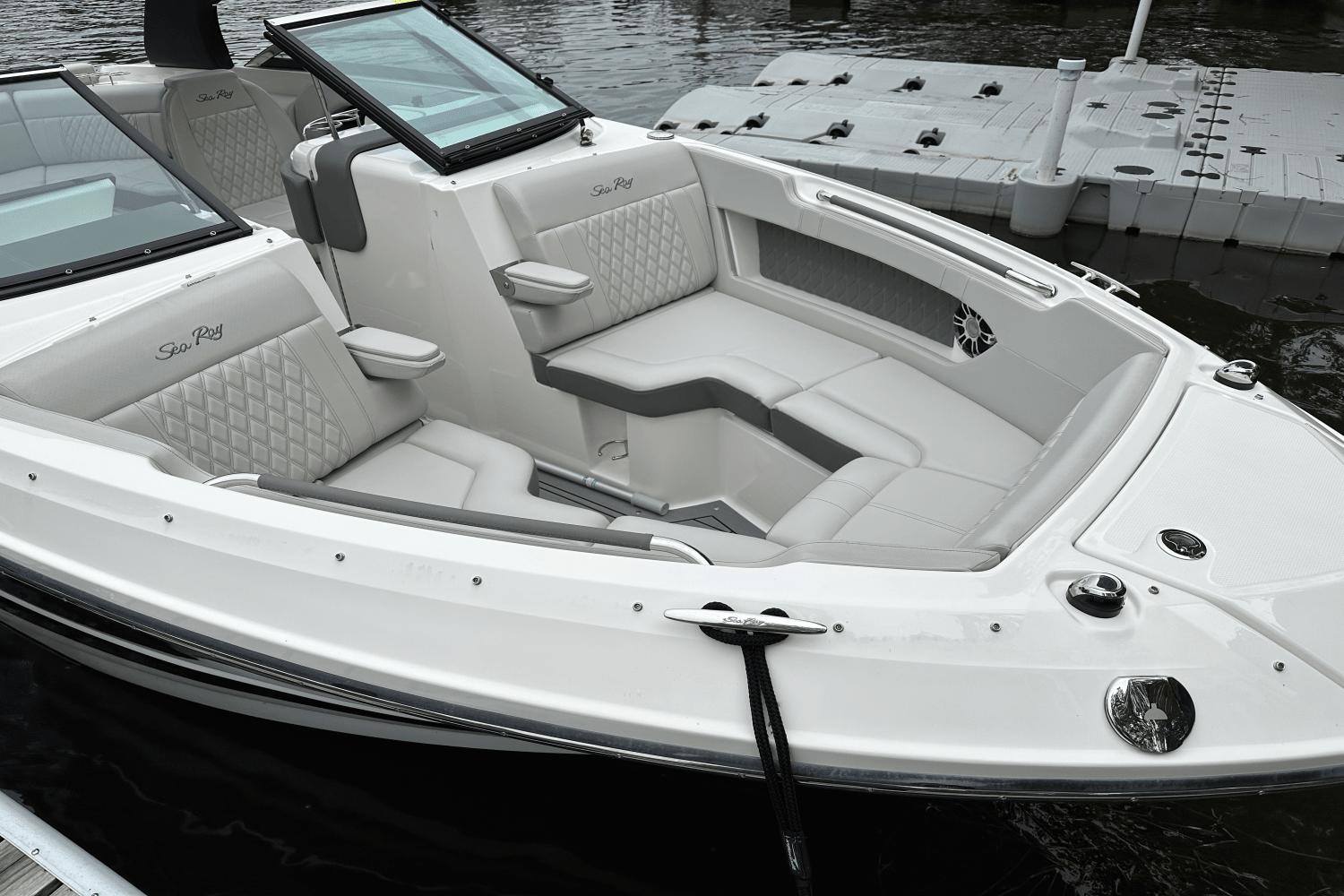 SLX 250 Sport Boat