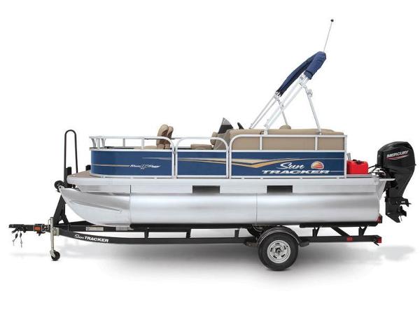2022 Sun Tracker boat for sale, model of the boat is Bass Buggy® 16 XL Select & Image # 1 of 1