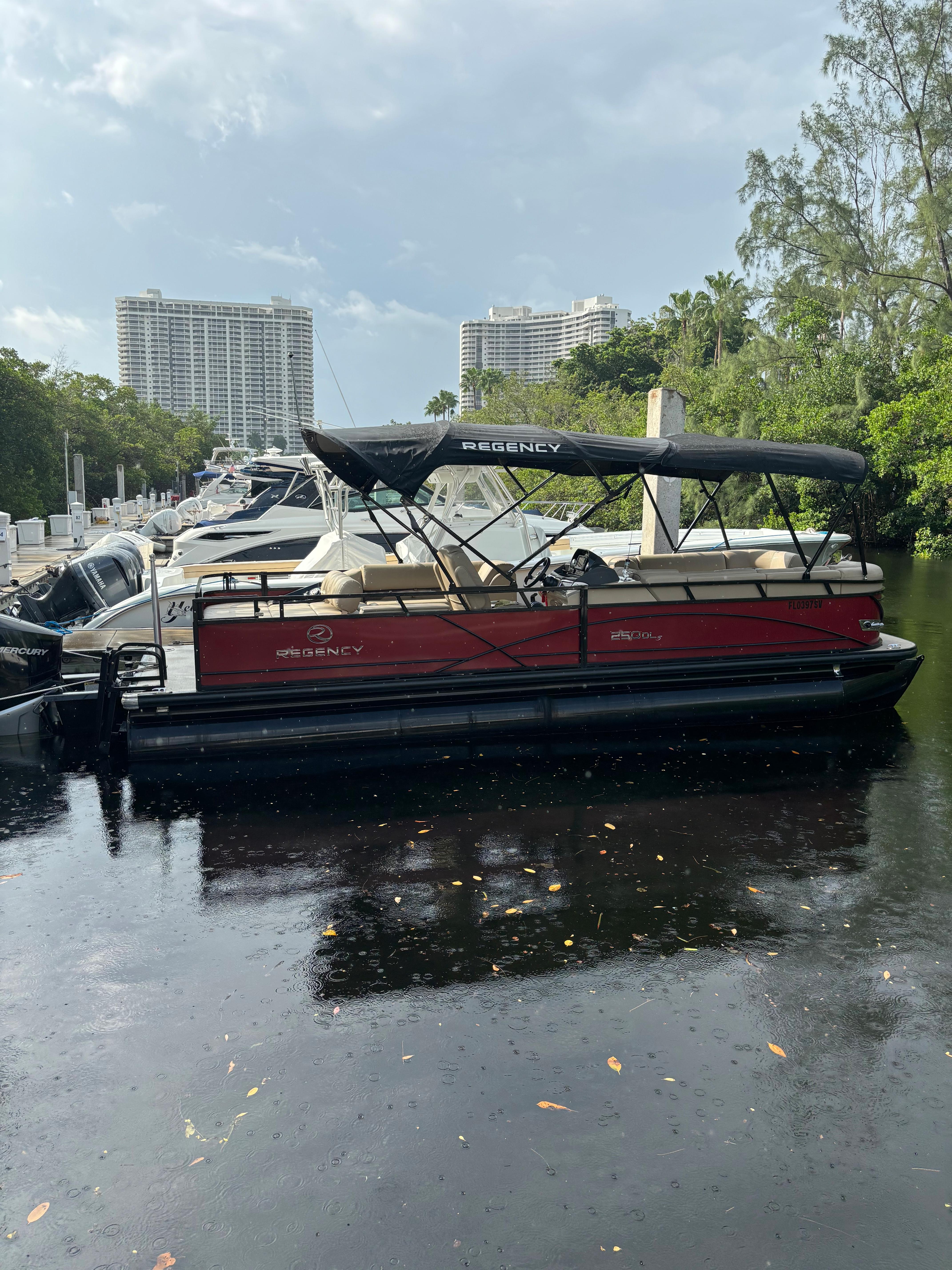 REGENCY Luxury Pontoon Boats