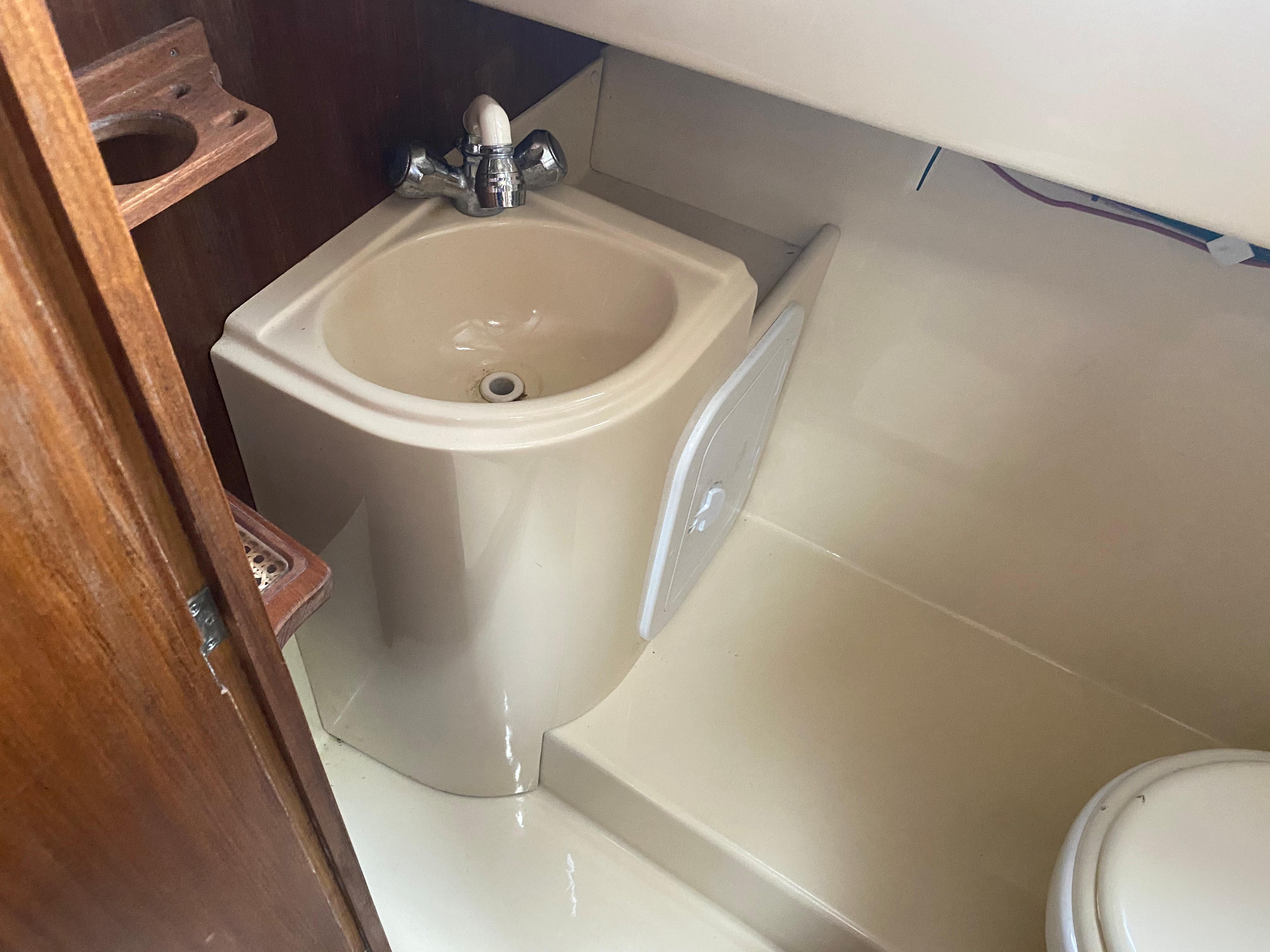2000 Antaris Cabinato 750